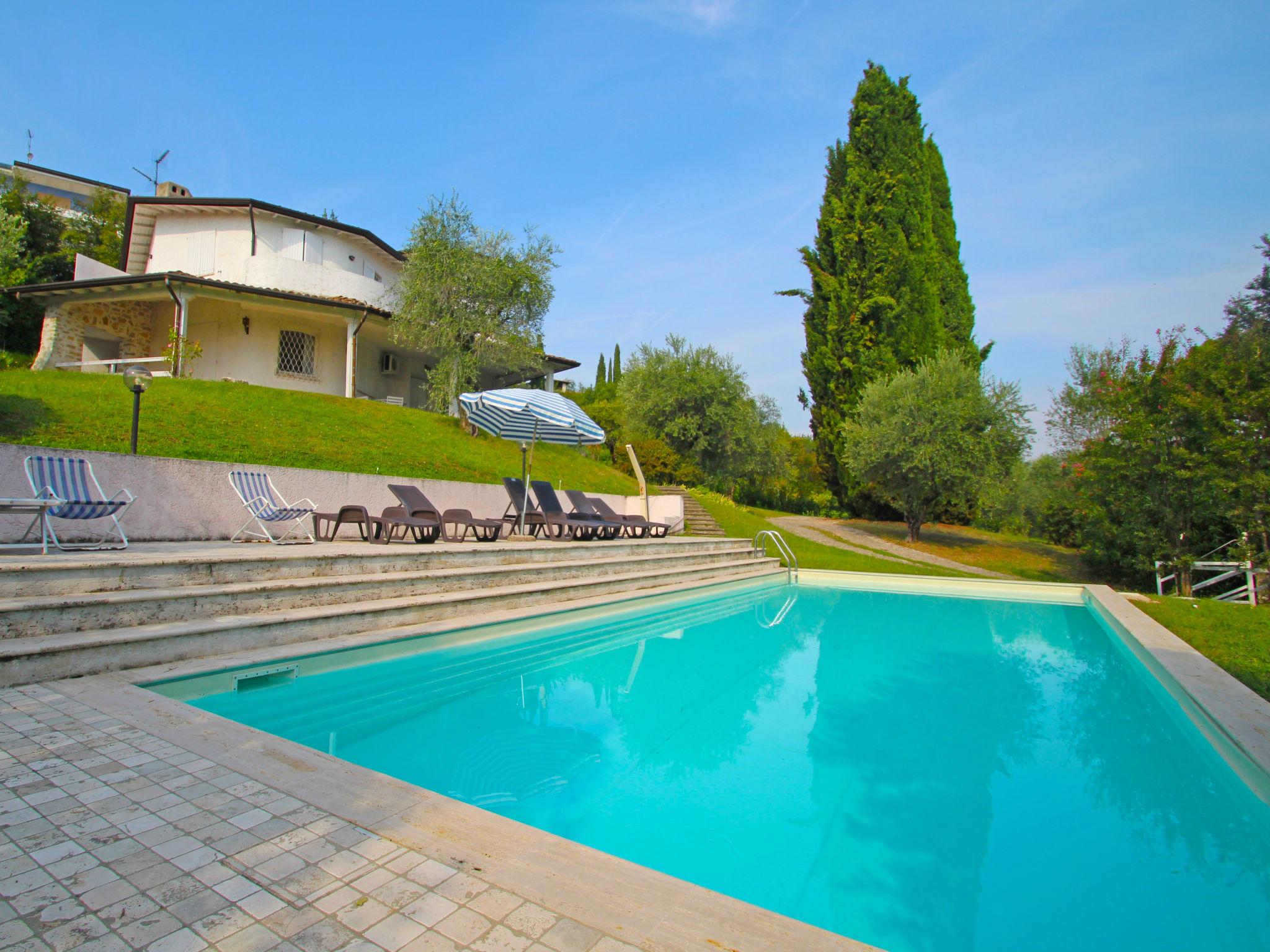 Foto 1 - Haus mit 7 Schlafzimmern in San Felice del Benaco mit privater pool und blick auf die berge