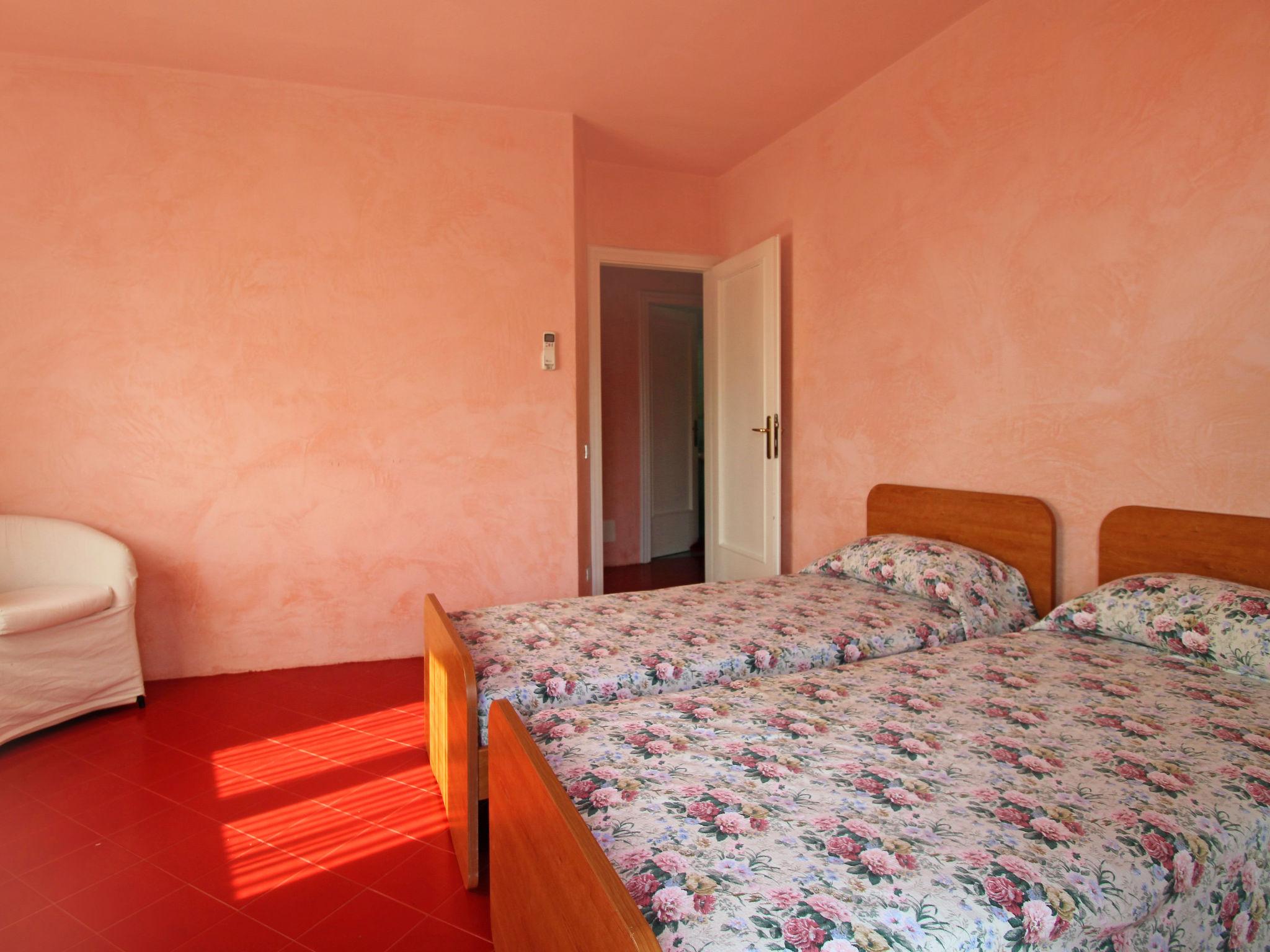 Foto 17 - Casa con 7 camere da letto a San Felice del Benaco con piscina privata e vista sulle montagne