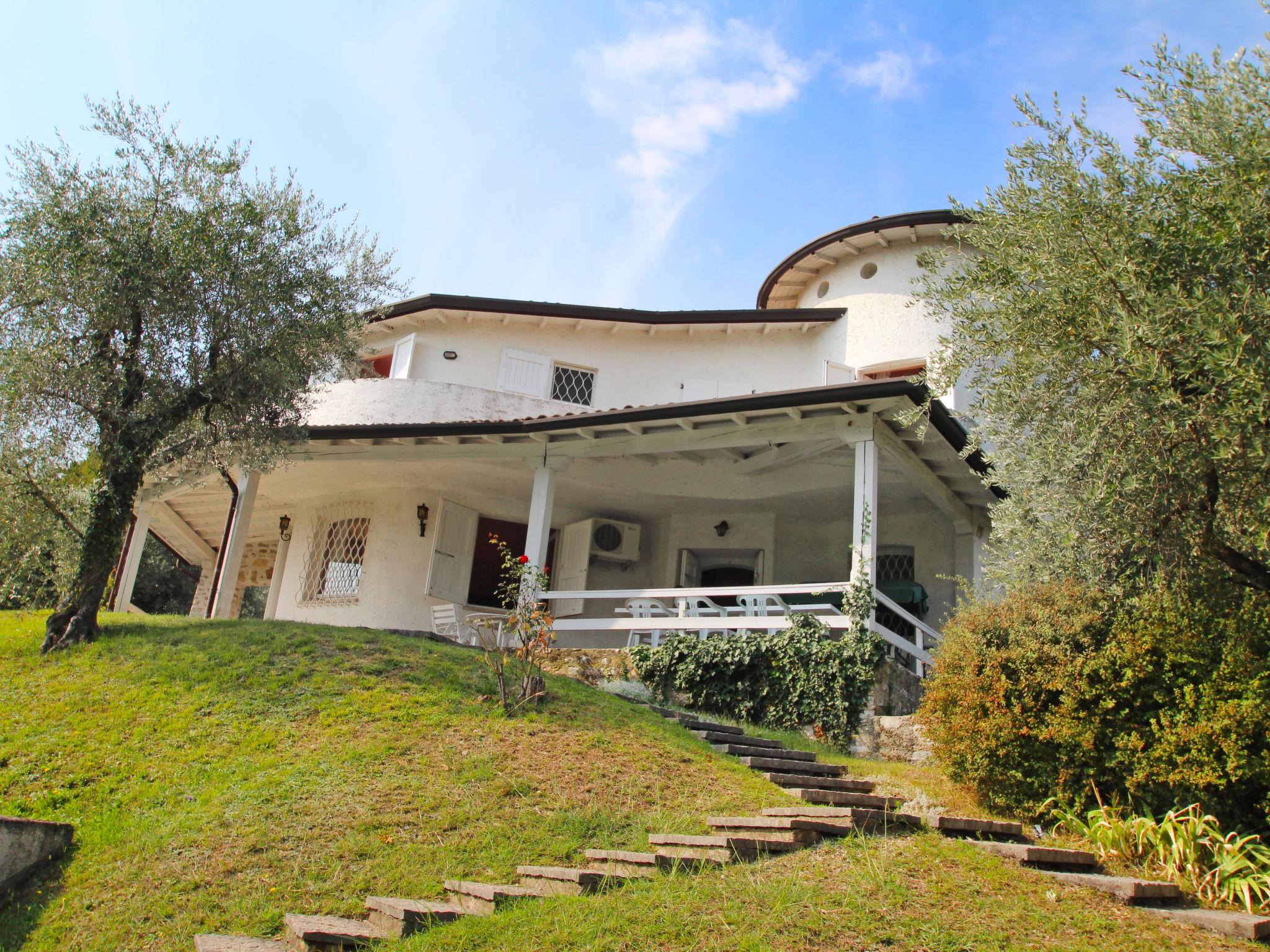 Foto 2 - Casa de 7 habitaciones en San Felice del Benaco con piscina privada y jardín