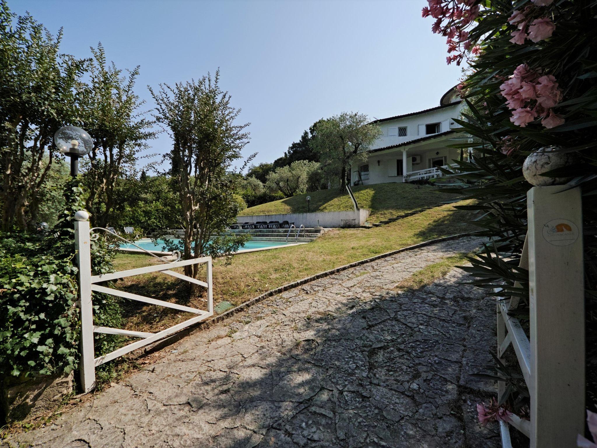 Foto 41 - Casa de 7 habitaciones en San Felice del Benaco con piscina privada y vistas a la montaña