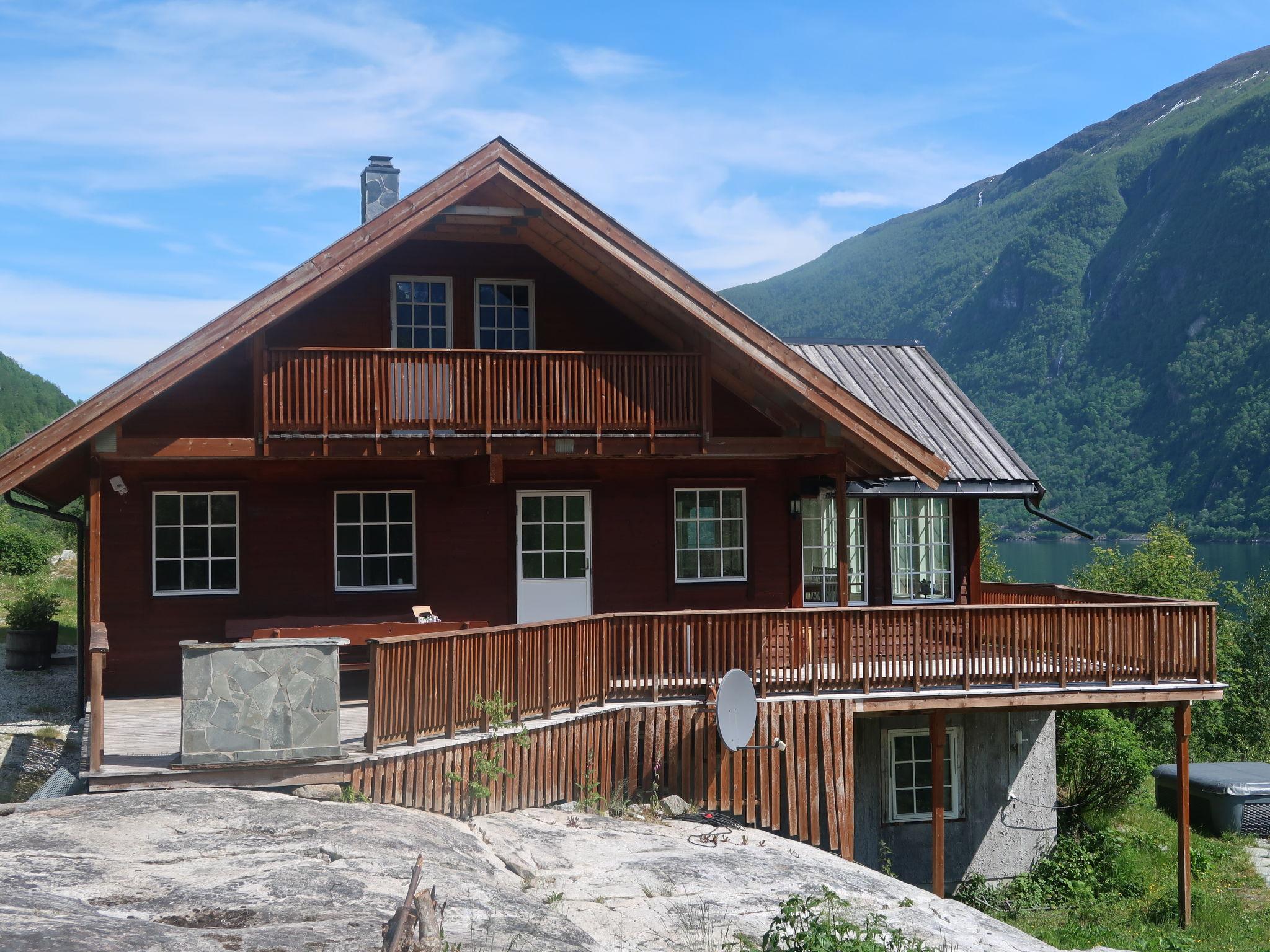 Foto 1 - Casa de 4 habitaciones en Vik i Sogn con terraza y sauna