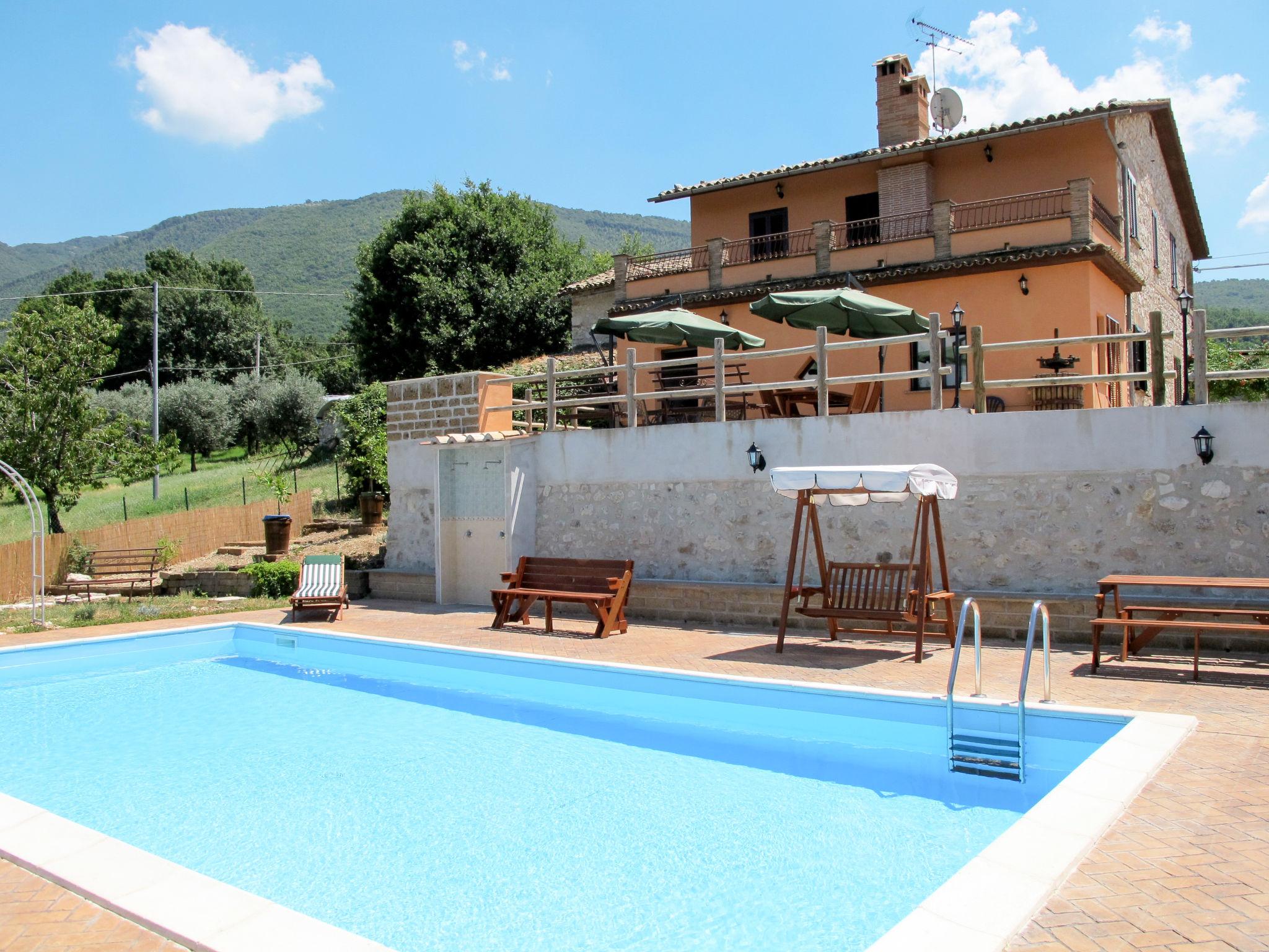 Foto 1 - Casa de 3 habitaciones en Casperia con piscina privada y terraza