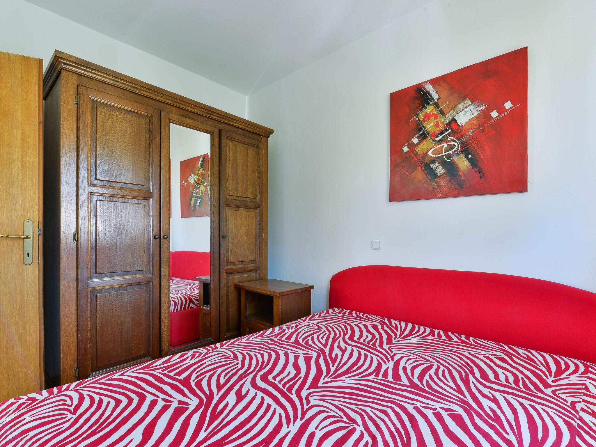 Foto 11 - Appartamento con 2 camere da letto a Privlaka con piscina e vista mare