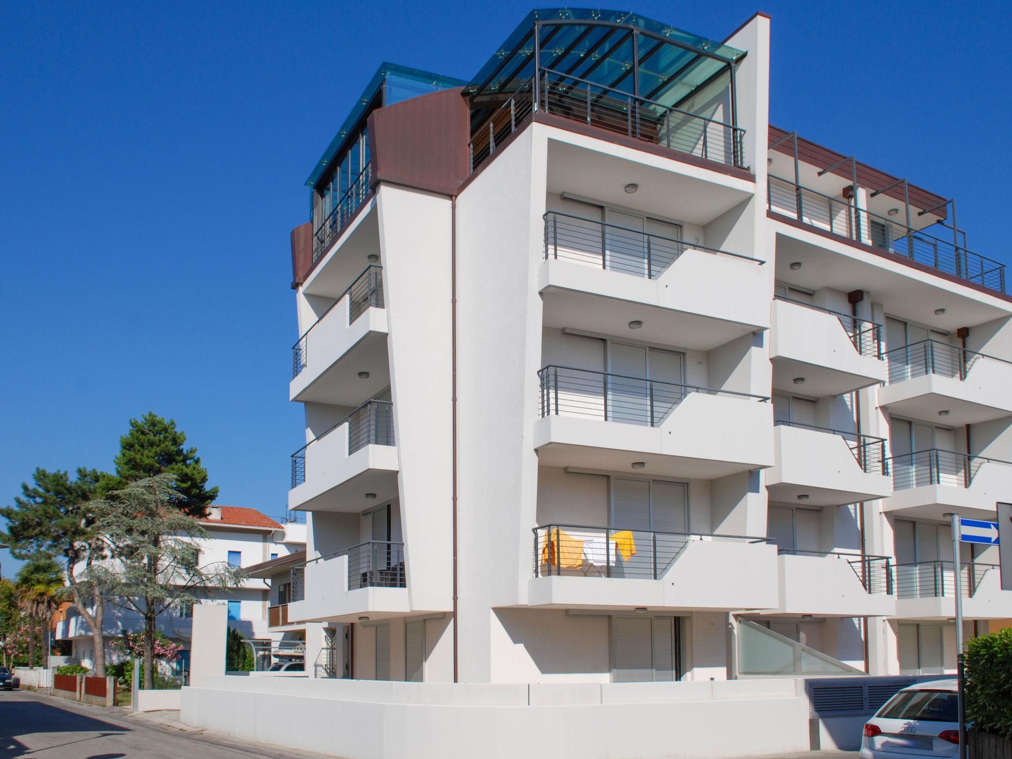Photo 1 - Appartement de 2 chambres à Lignano Sabbiadoro avec terrasse et vues à la mer