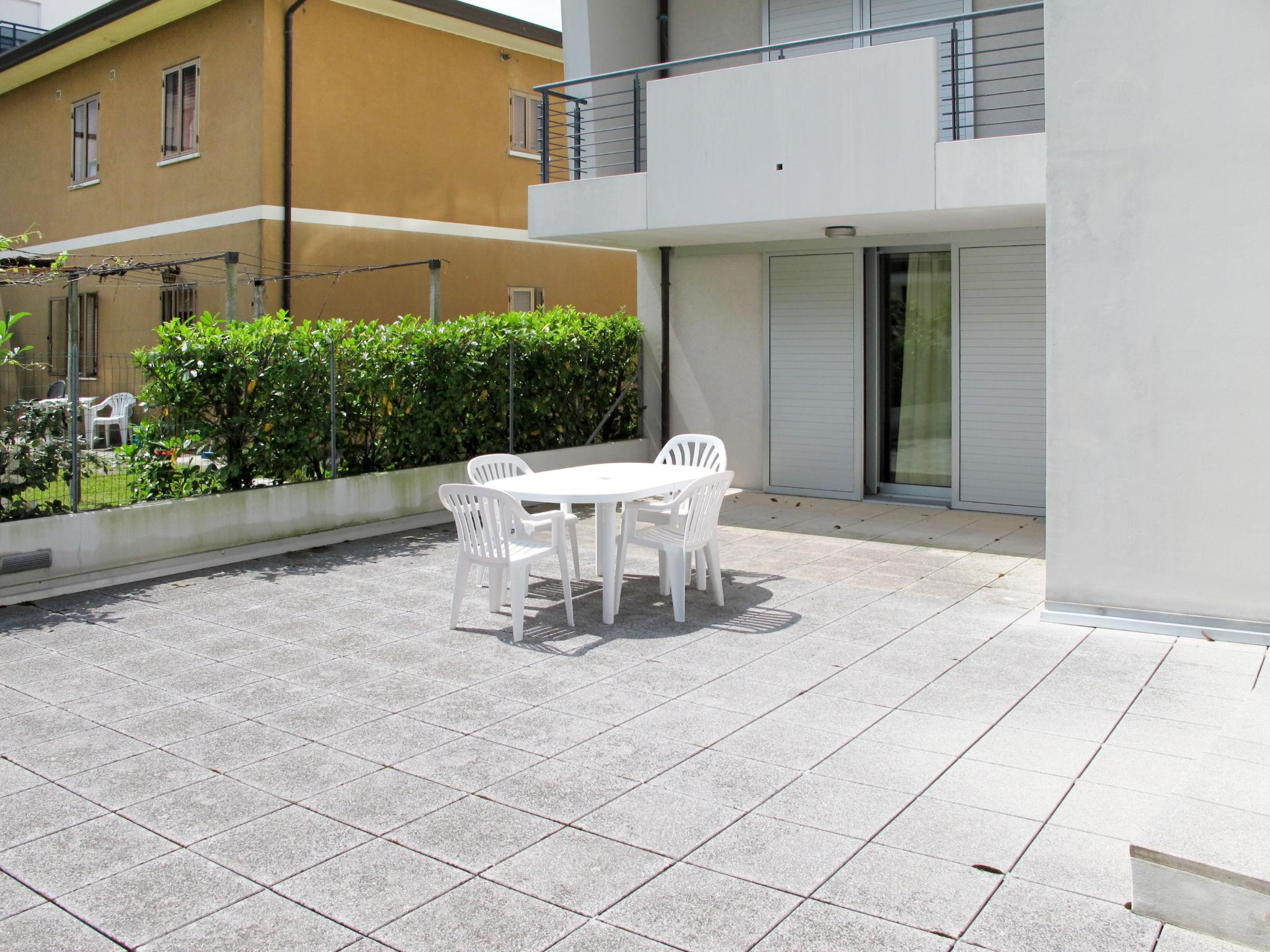 Photo 22 - Appartement de 2 chambres à Lignano Sabbiadoro avec terrasse