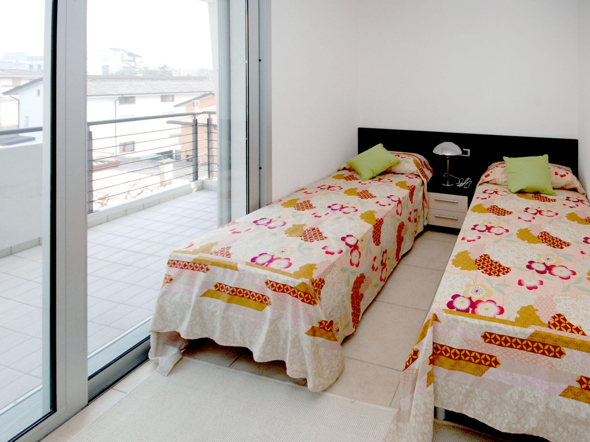 Foto 15 - Appartamento con 2 camere da letto a Lignano Sabbiadoro con terrazza e vista mare