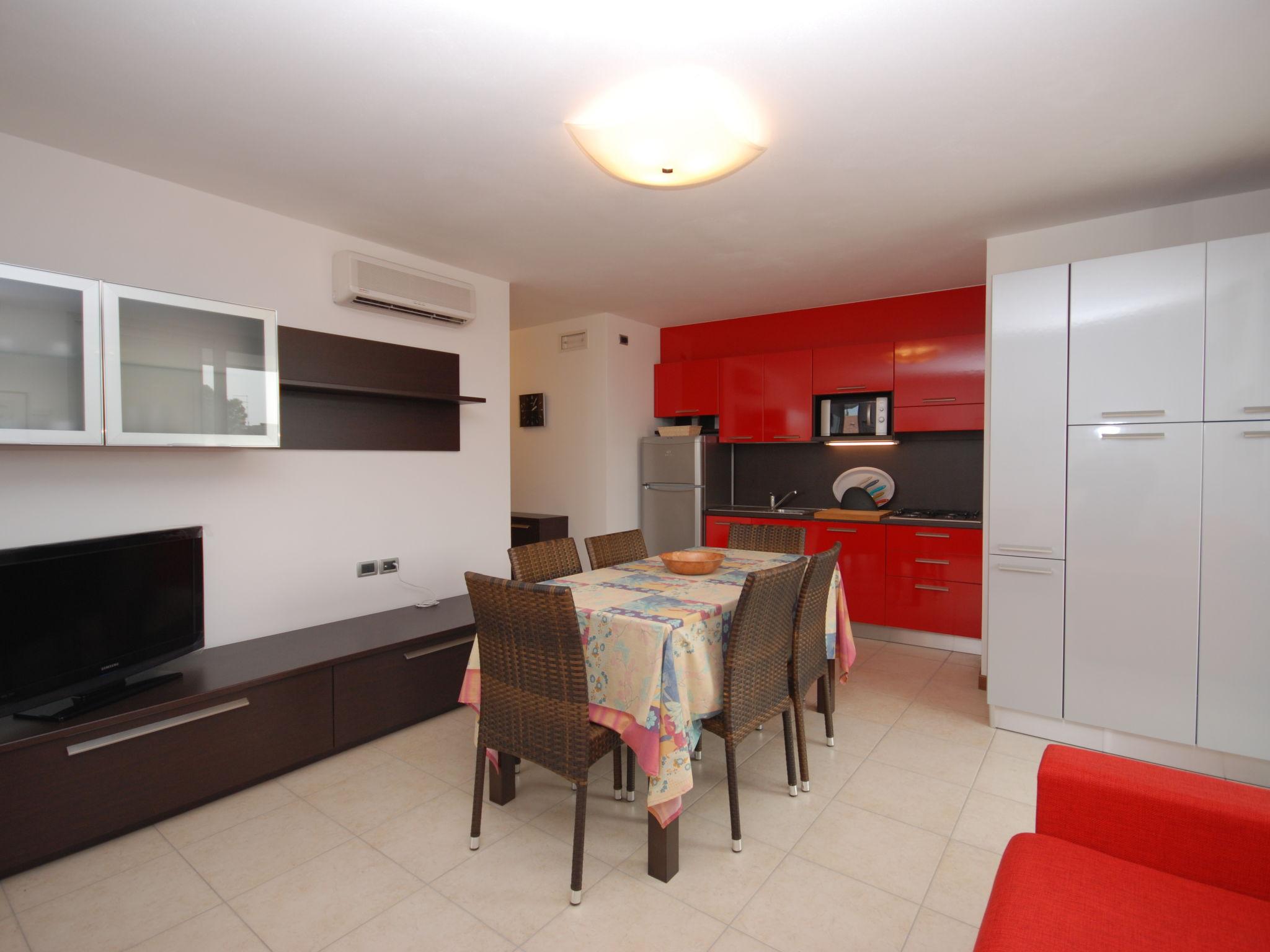 Photo 9 - 2 bedroom Apartment in Lignano Sabbiadoro with terrace and sea view