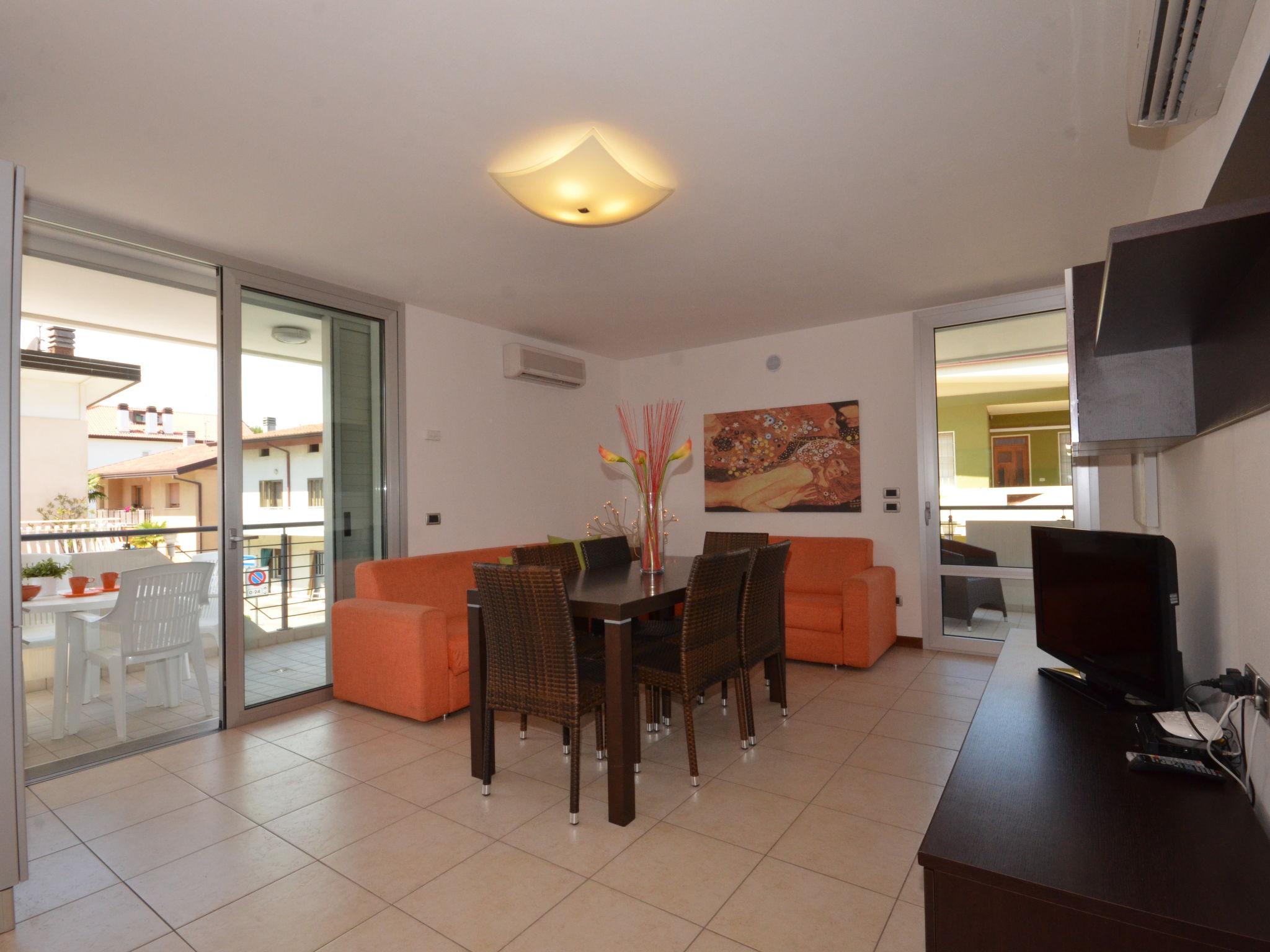 Photo 8 - 2 bedroom Apartment in Lignano Sabbiadoro with terrace and sea view