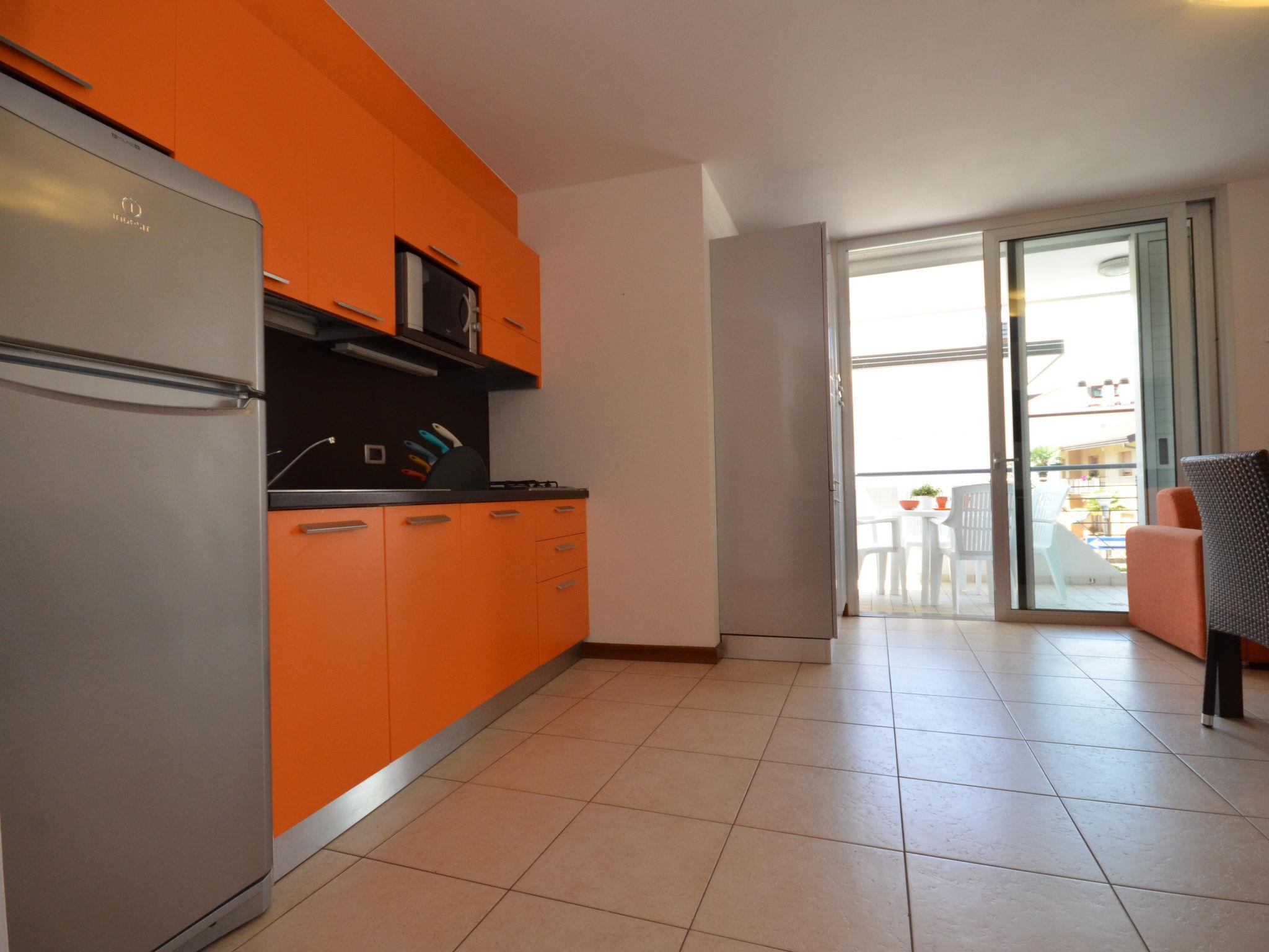 Foto 4 - Apartamento de 2 habitaciones en Lignano Sabbiadoro con terraza y vistas al mar