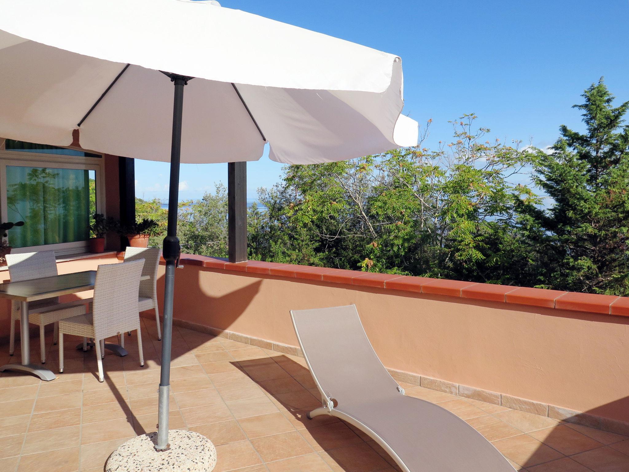 Photo 2 - Apartment in Portoferraio with garden and sea view