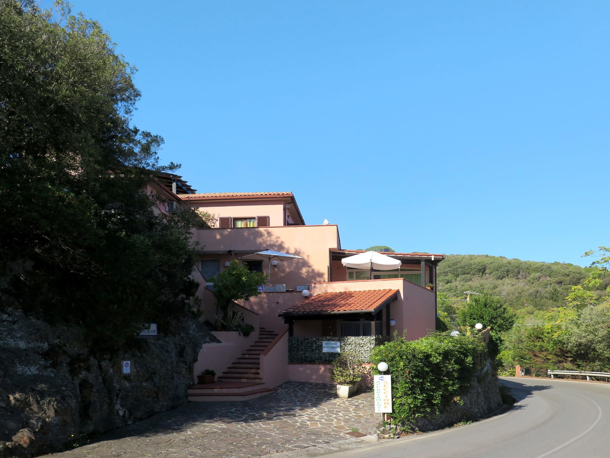 Foto 11 - Apartamento de 1 habitación en Portoferraio con jardín y vistas al mar