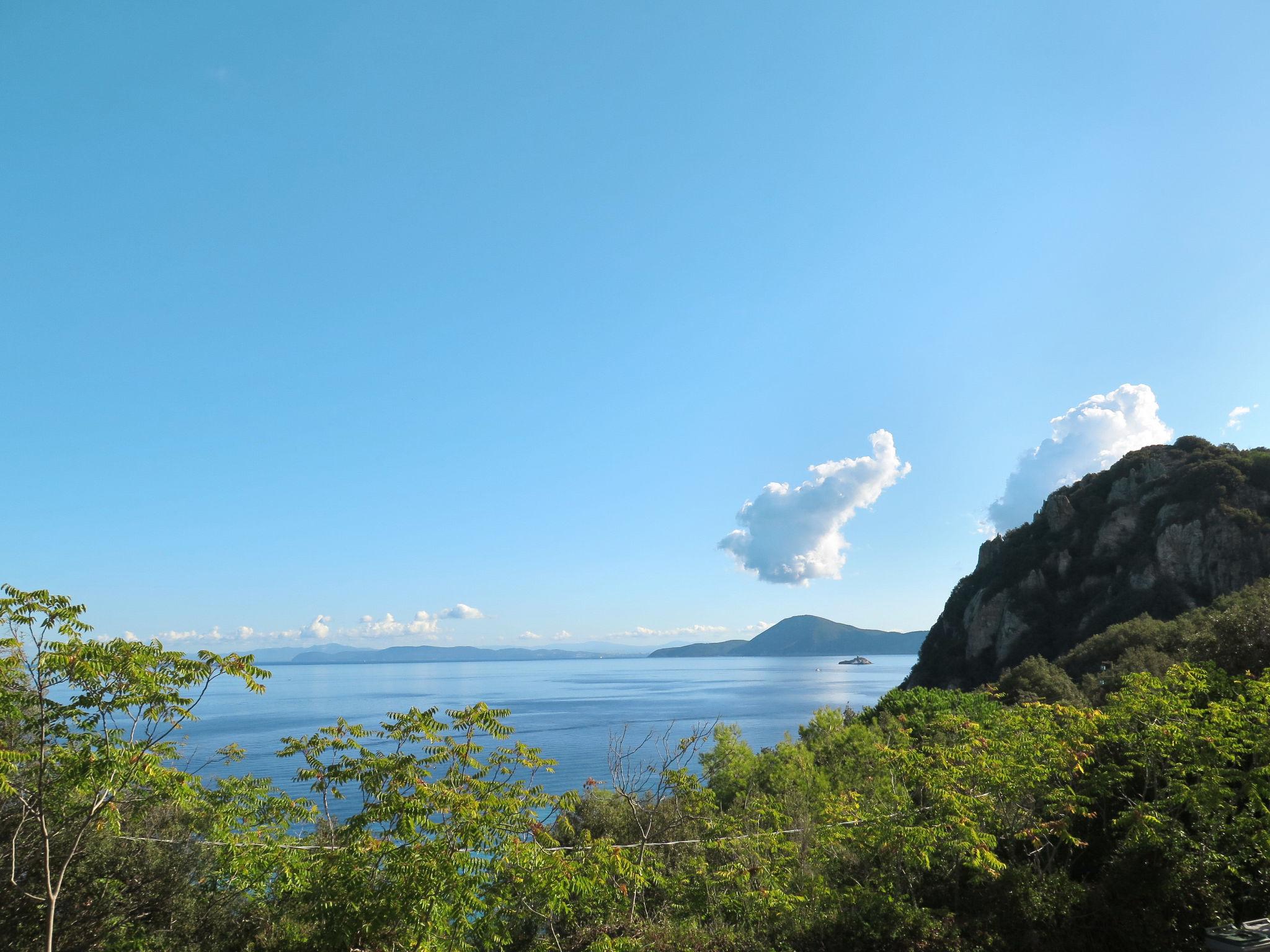 Foto 12 - Apartamento de 1 habitación en Portoferraio con jardín y vistas al mar