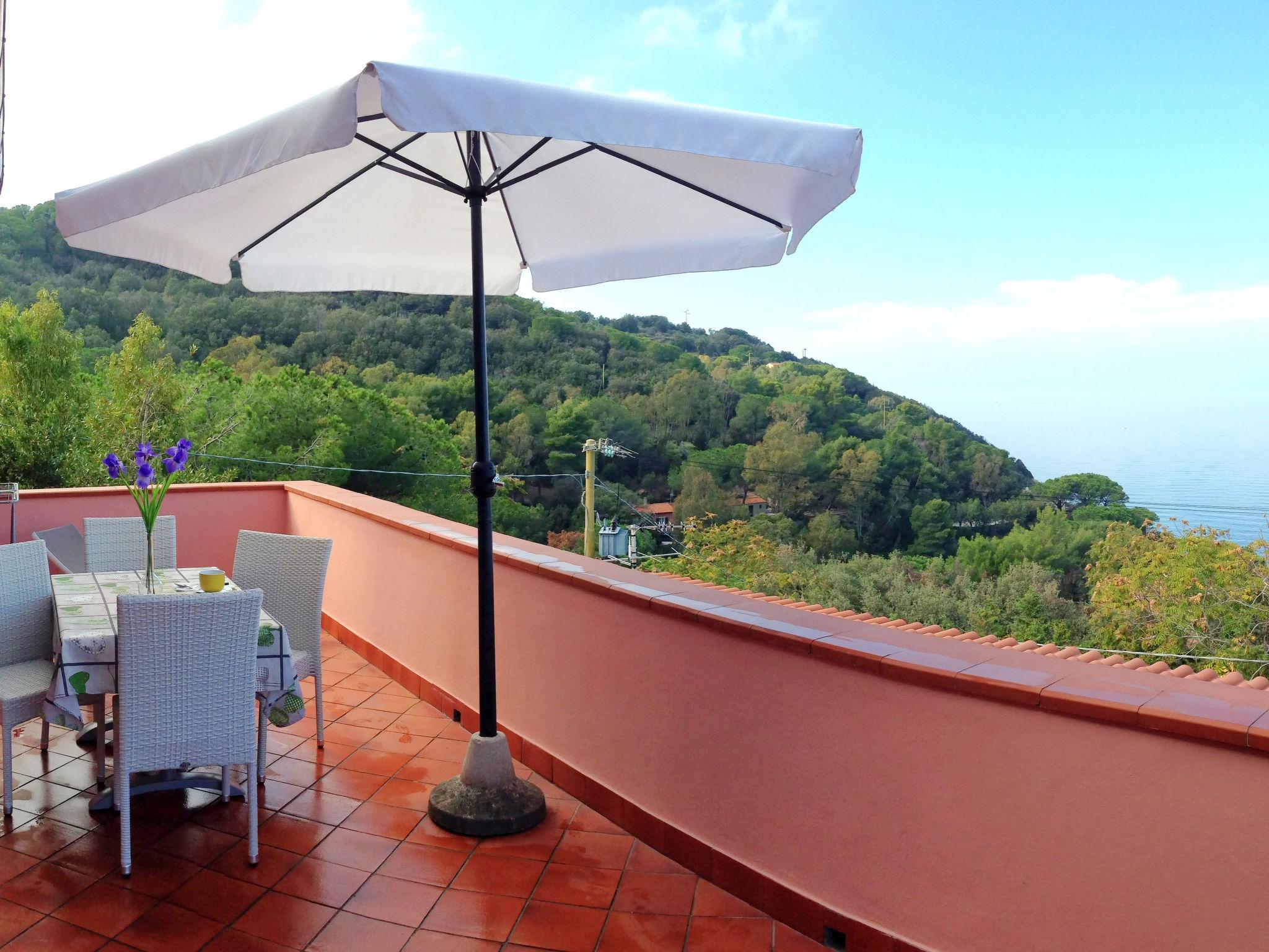 Photo 3 - Apartment in Portoferraio with garden and sea view