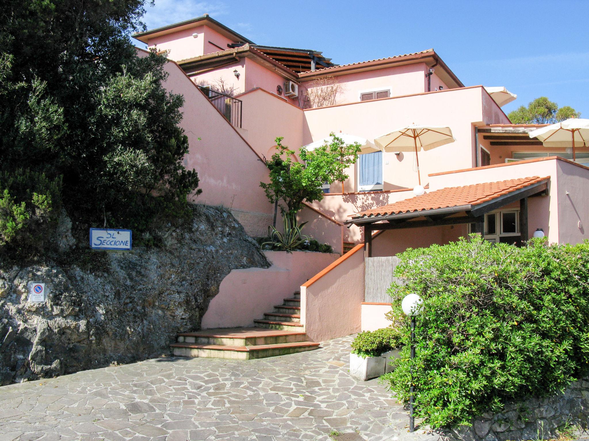 Foto 1 - Apartamento de 1 habitación en Portoferraio con jardín y vistas al mar