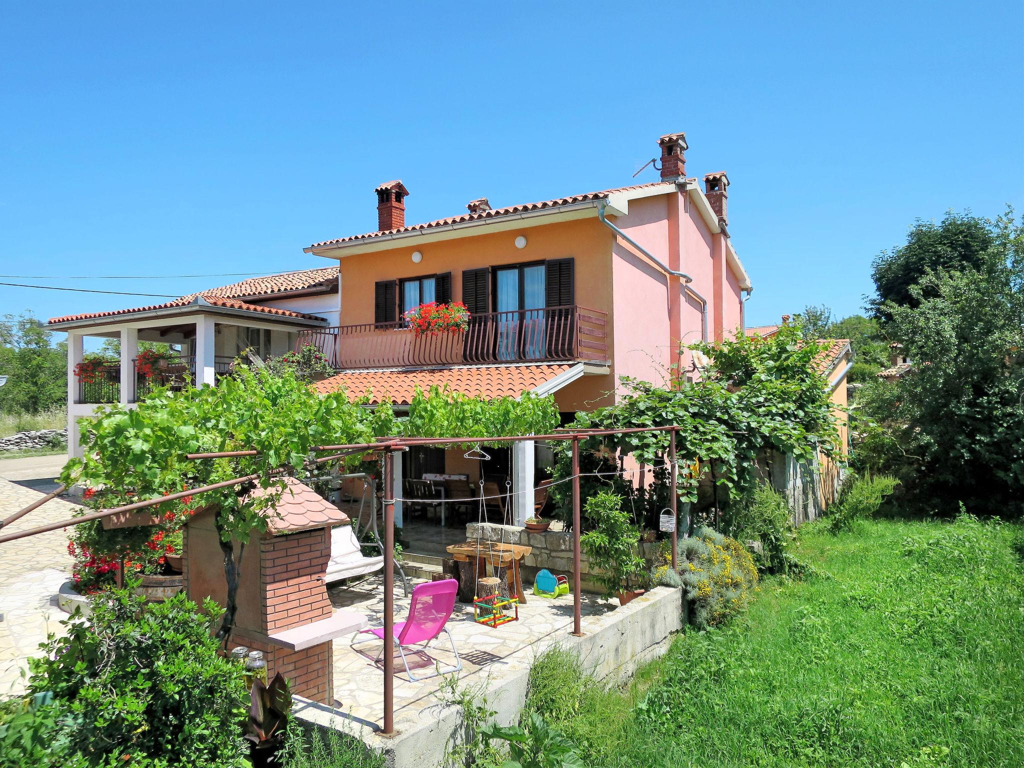 Foto 9 - Casa con 3 camere da letto a Sveta Nedelja con piscina privata e giardino