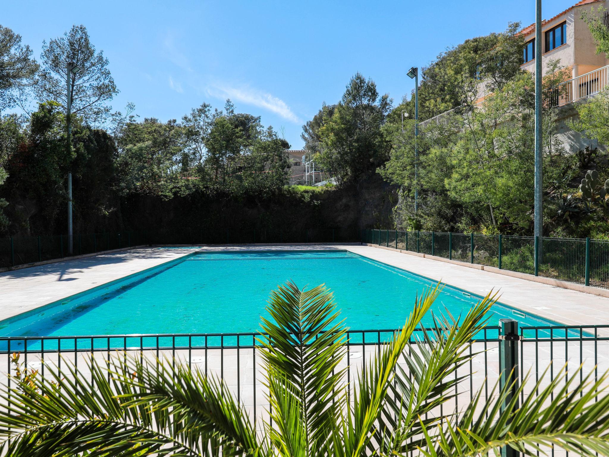 Foto 1 - Apartamento em Saint-Raphaël com piscina e terraço