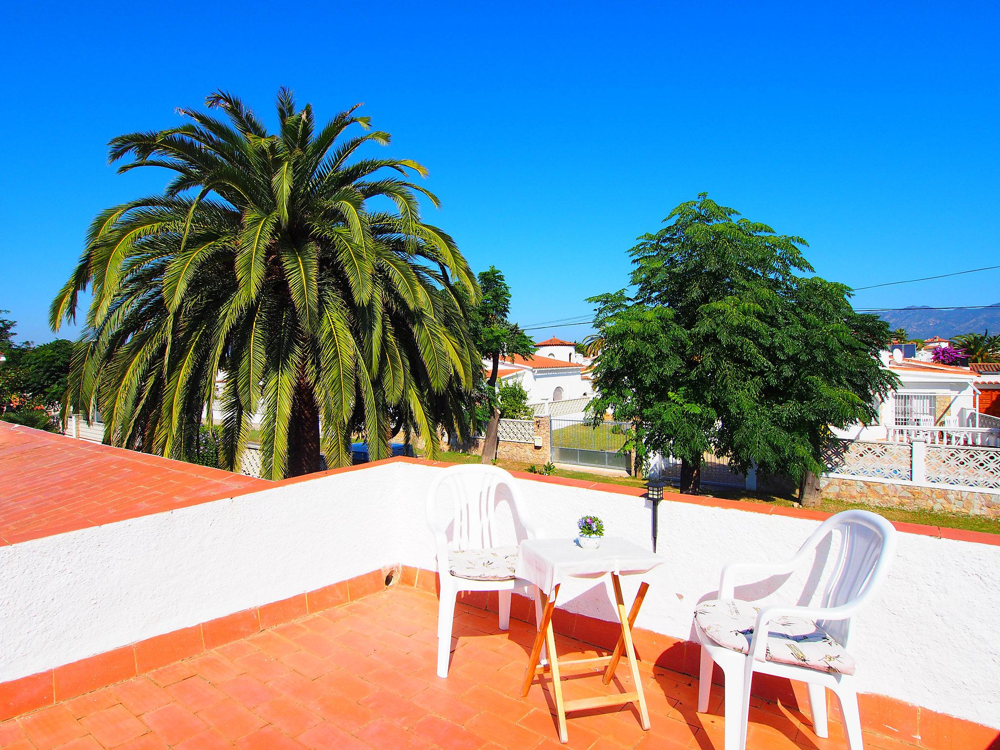 Photo 15 - 2 bedroom House in Castelló d'Empúries with garden and sea view