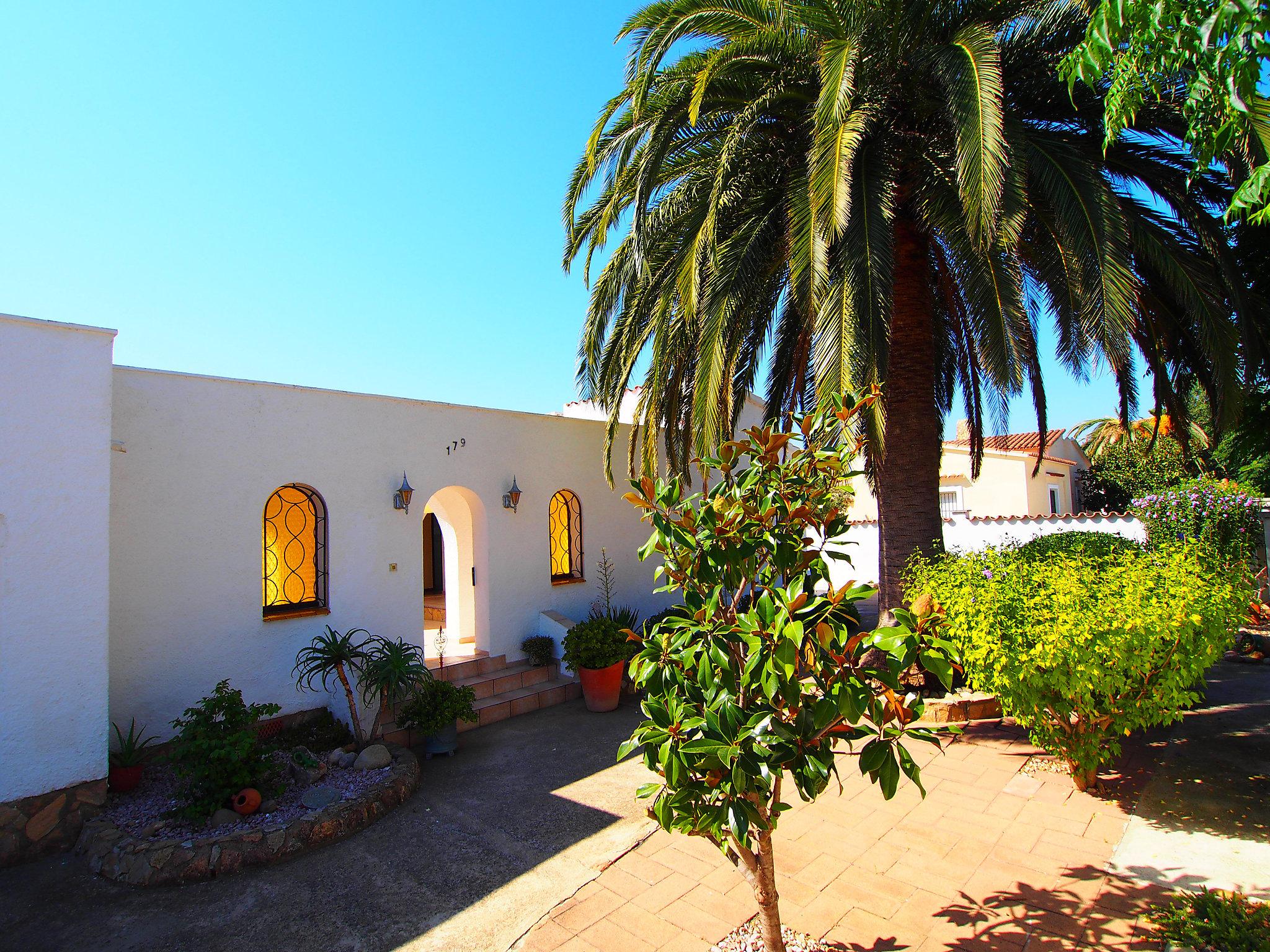 Photo 13 - Maison de 2 chambres à Castelló d'Empúries avec jardin et terrasse