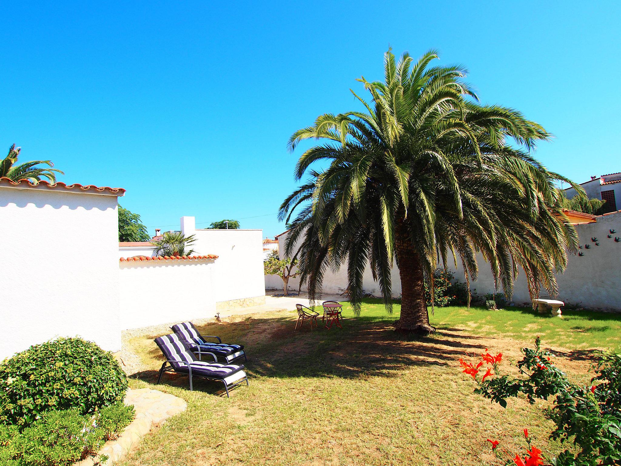 Foto 1 - Casa con 2 camere da letto a Castelló d'Empúries con giardino e vista mare