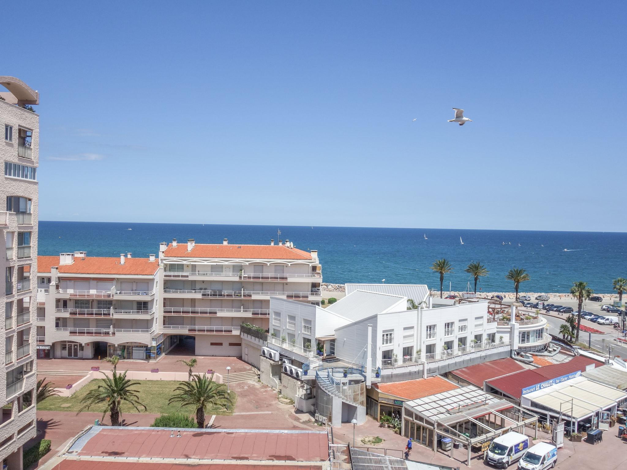 Foto 20 - Appartamento con 2 camere da letto a Saint-Cyprien con vista mare