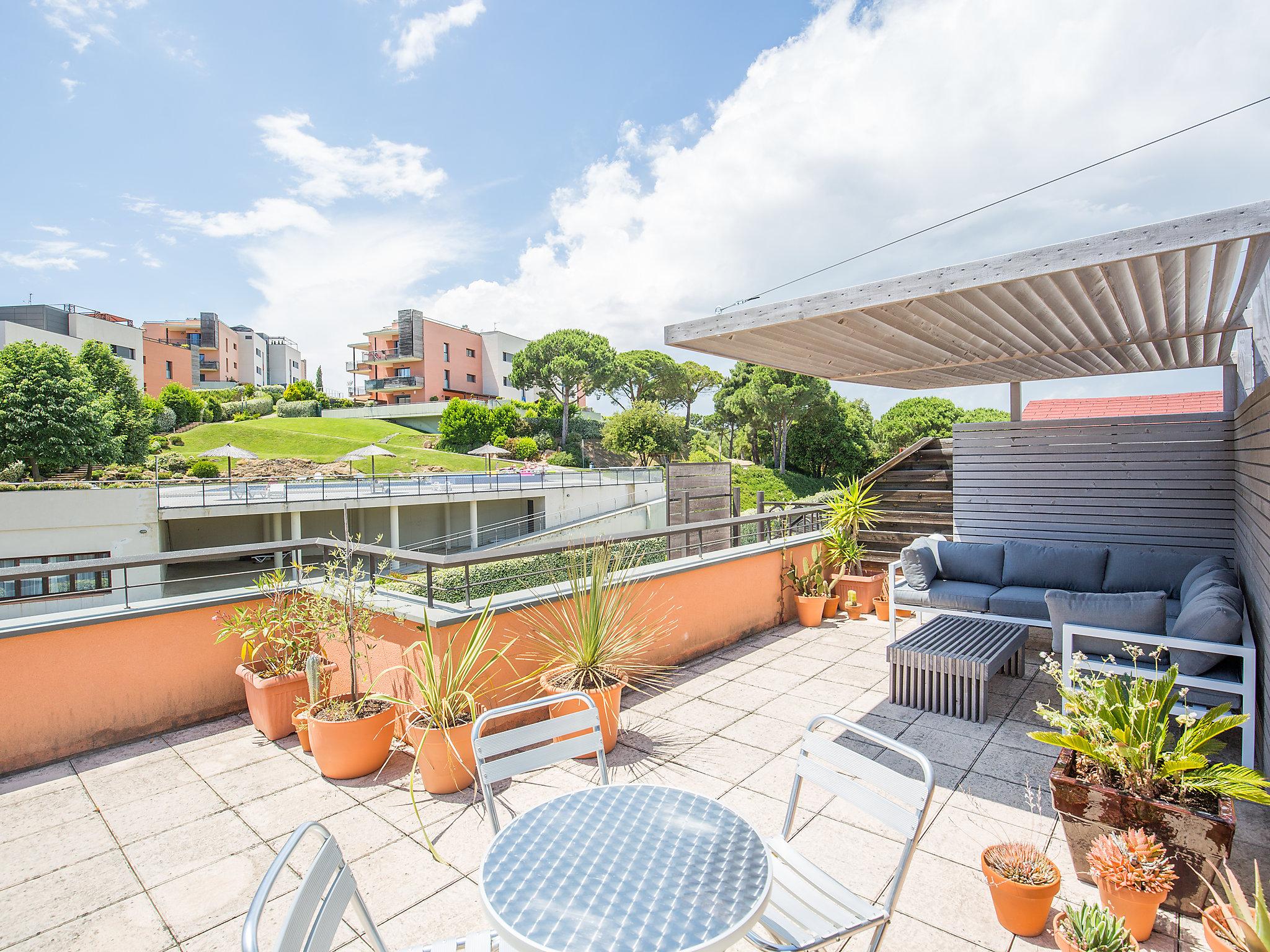 Foto 2 - Apartamento de 2 habitaciones en Lloret de Mar con piscina y jardín