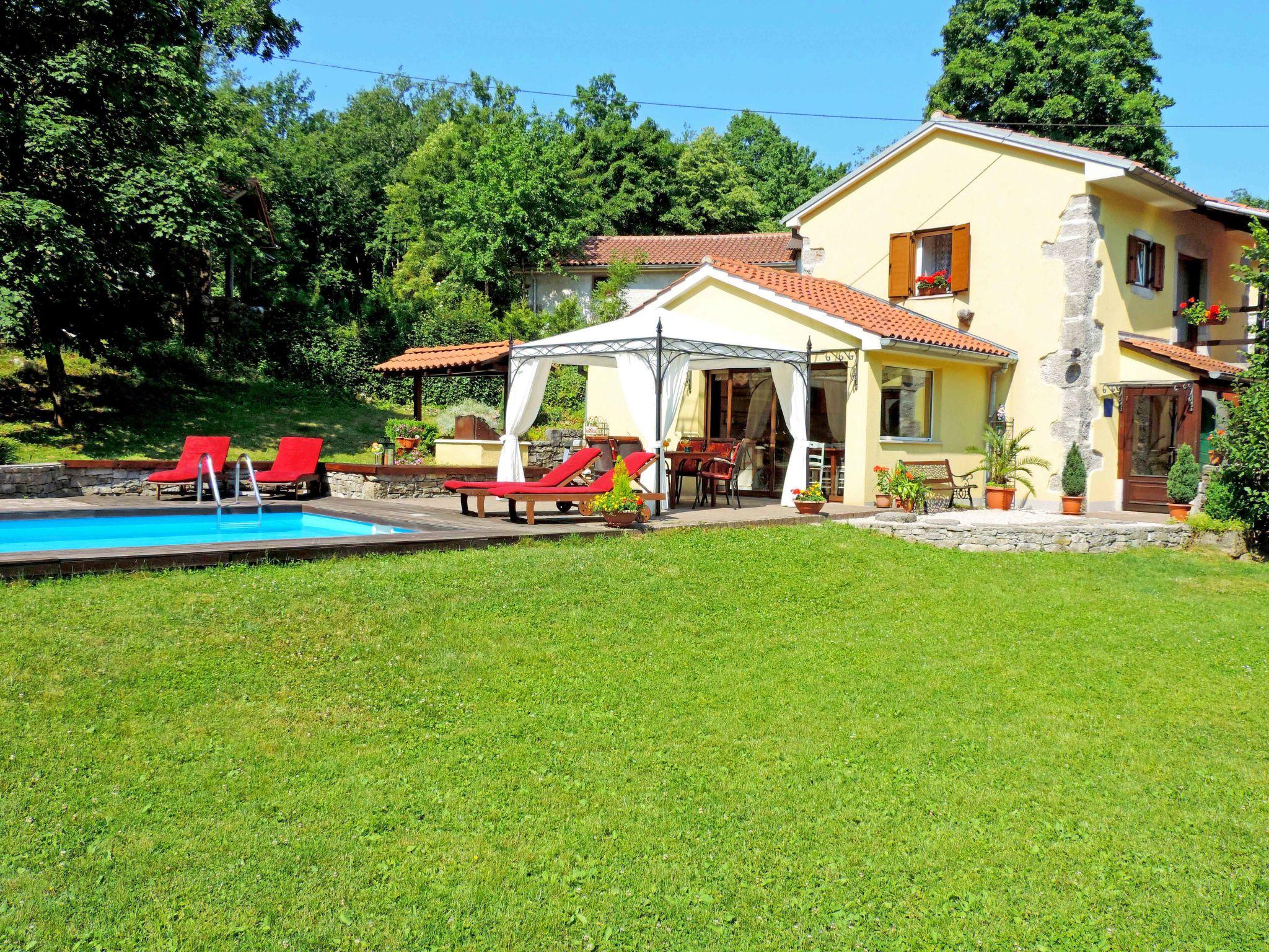 Photo 2 - Maison de 2 chambres à Matulji avec piscine privée et jardin