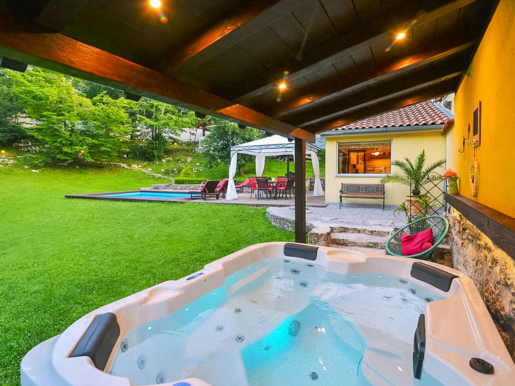 Foto 5 - Casa de 2 quartos em Matulji com piscina privada e jardim