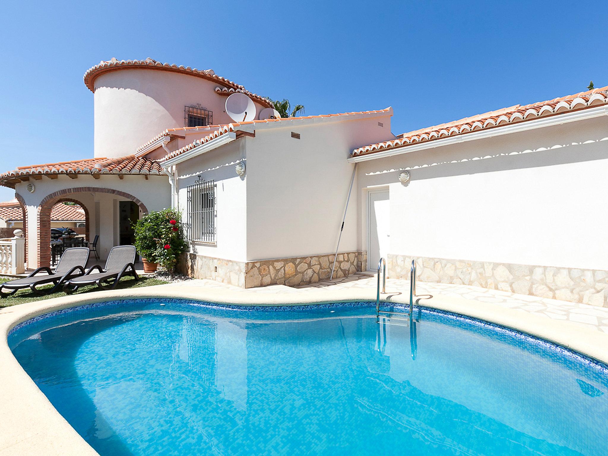 Foto 1 - Casa con 2 camere da letto a Dénia con piscina privata e vista mare