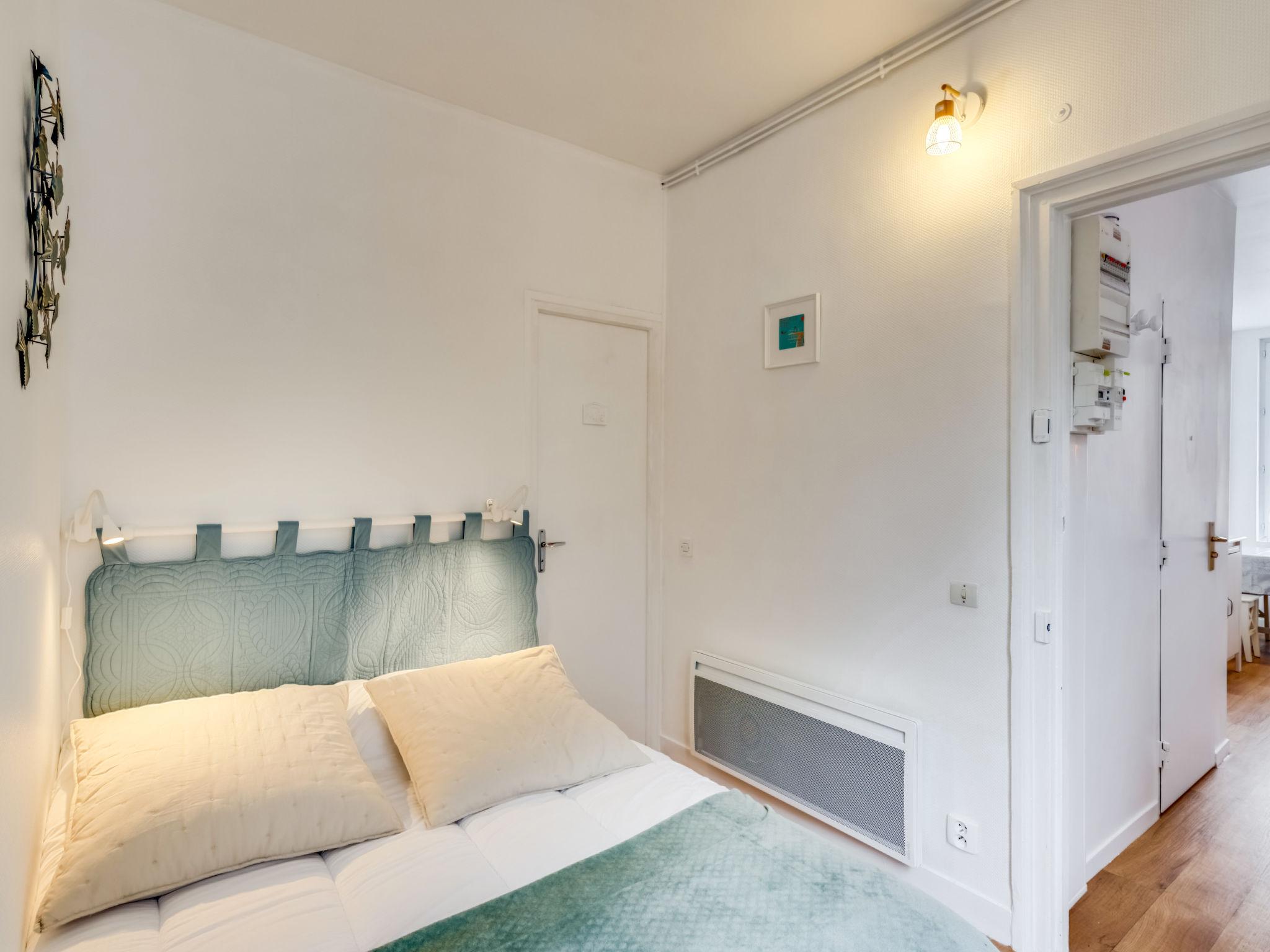 Foto 7 - Apartamento de 1 habitación en Trouville-sur-Mer con vistas al mar