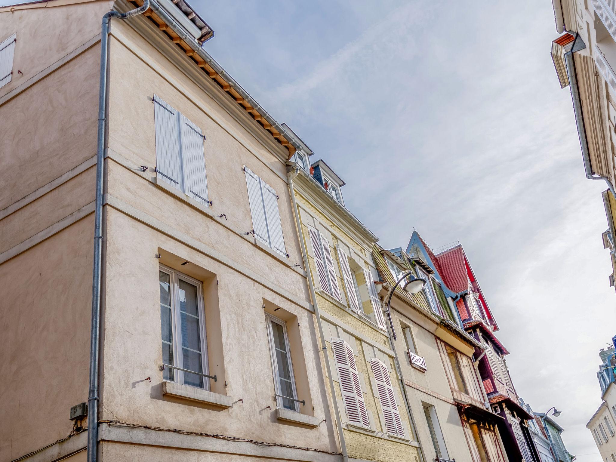 Foto 5 - Apartment mit 1 Schlafzimmer in Trouville-sur-Mer