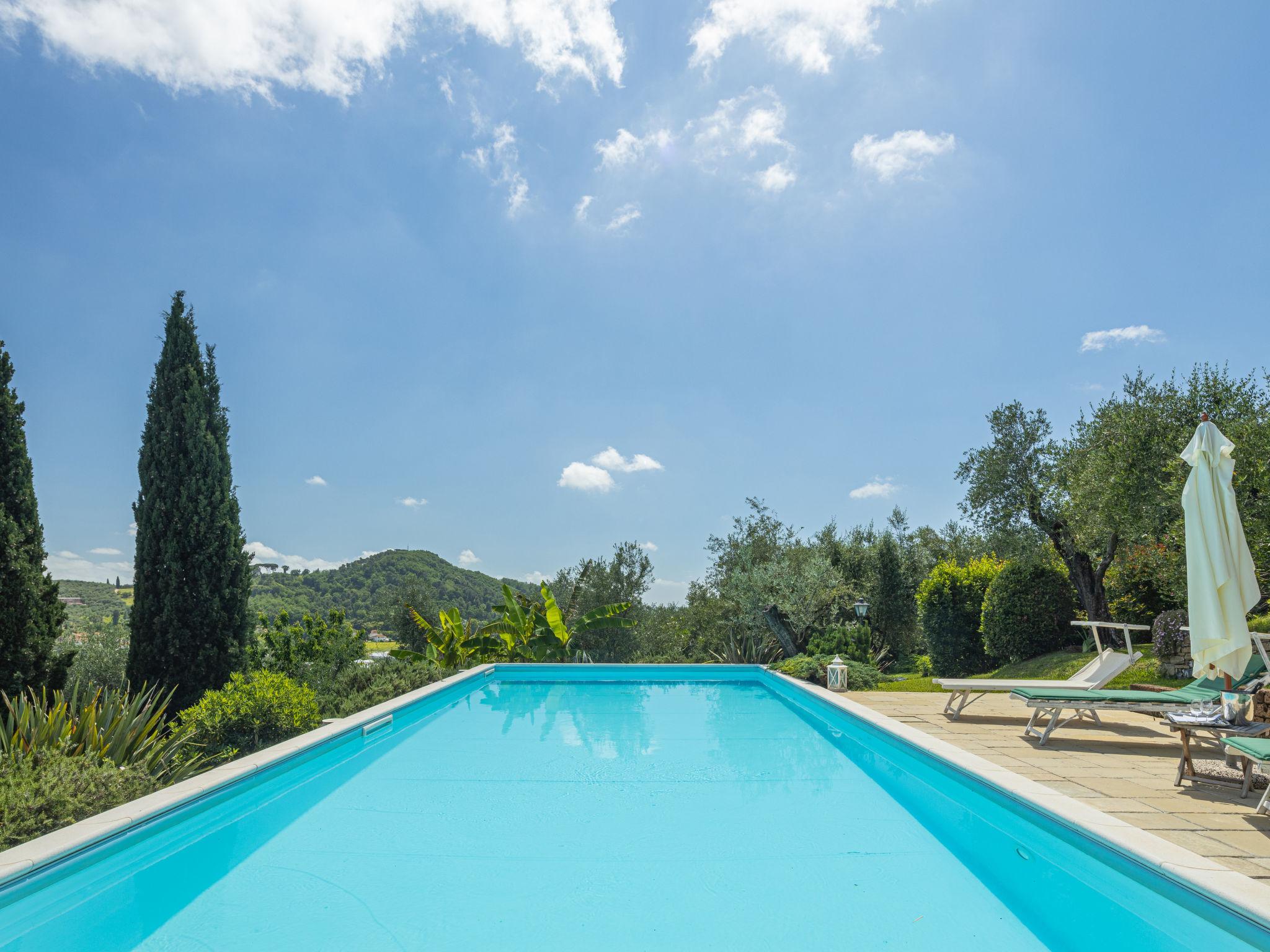 Foto 33 - Casa de 4 quartos em Massarosa com piscina privada e jardim