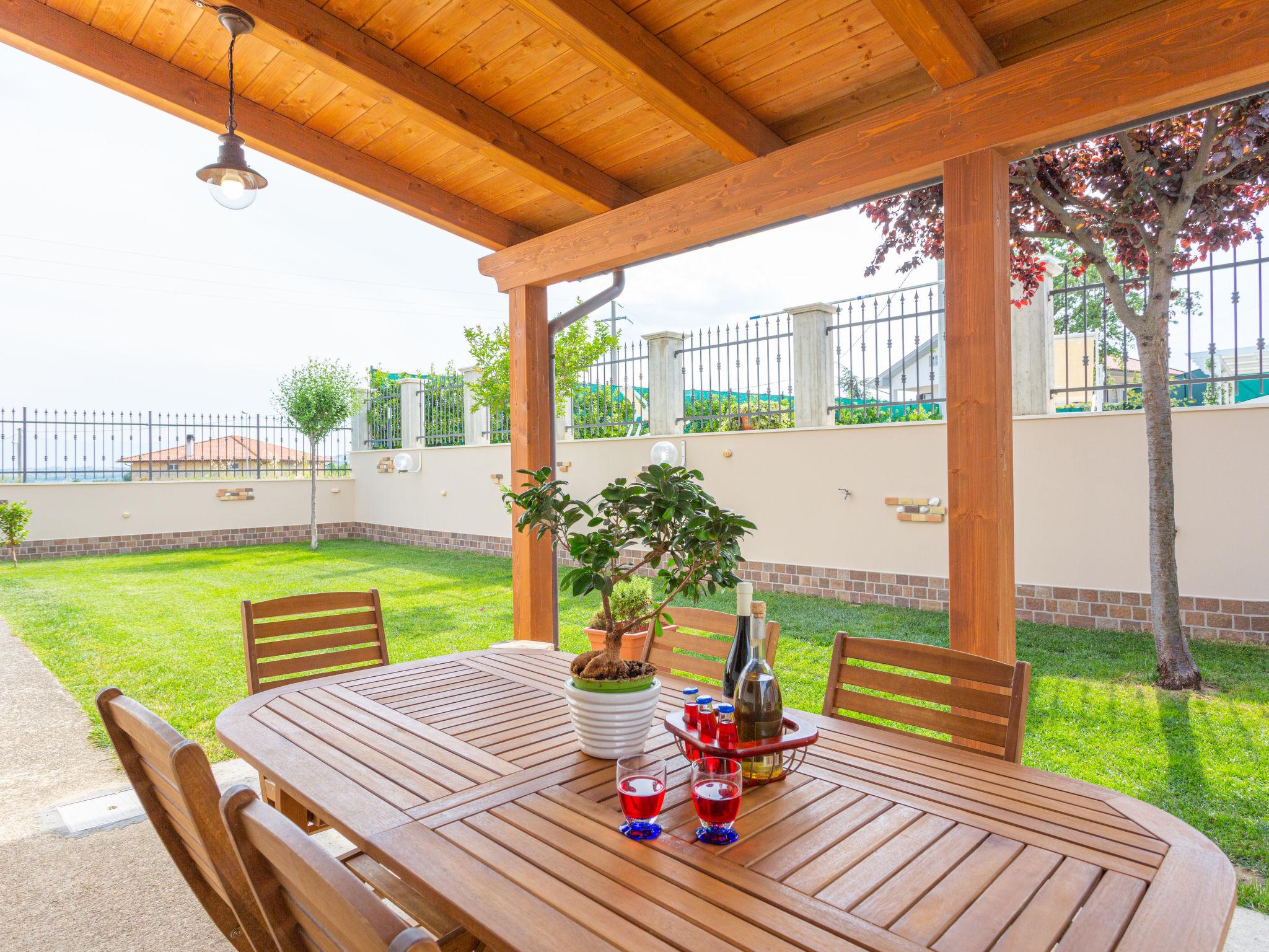 Photo 24 - Appartement de 3 chambres à Collecorvino avec piscine privée et jardin