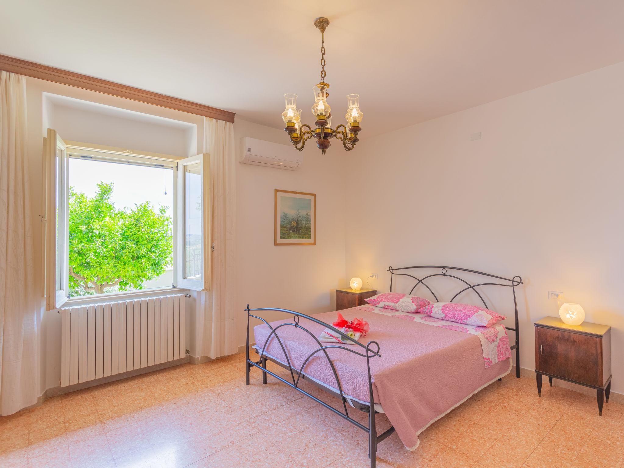 Photo 13 - 3 bedroom Apartment in Collecorvino with private pool and garden