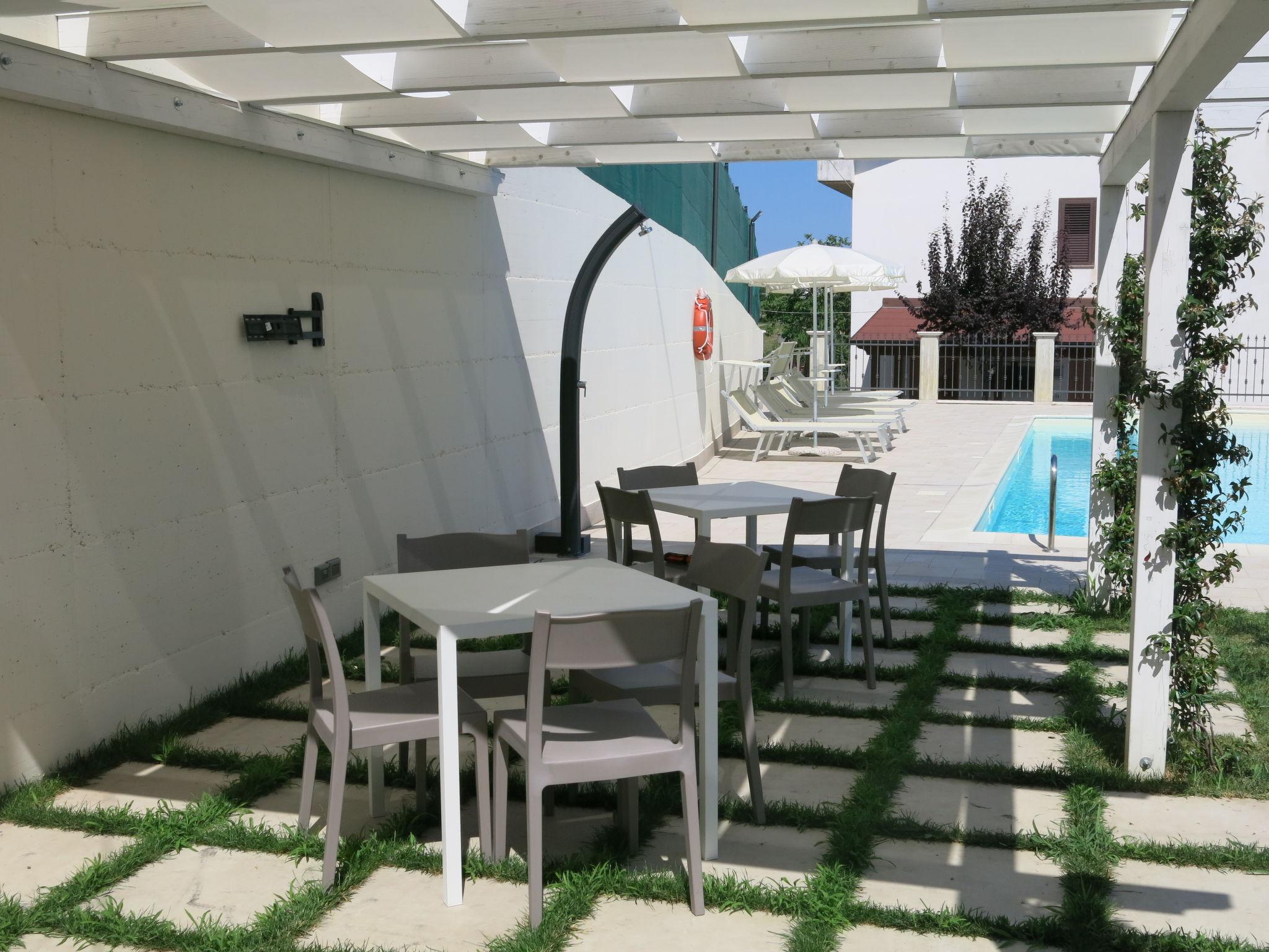 Foto 22 - Apartamento de 3 quartos em Collecorvino com piscina privada e jardim