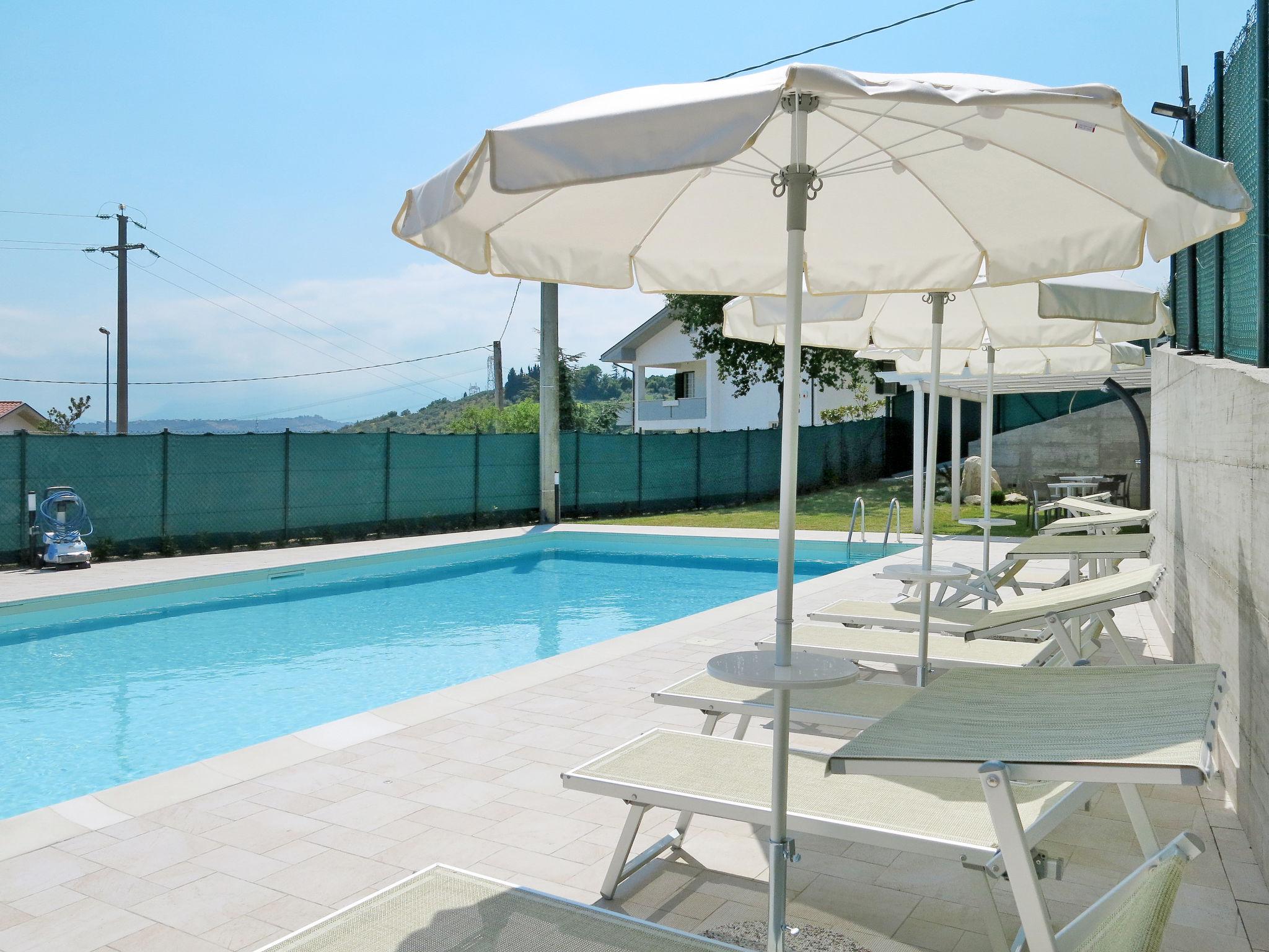 Foto 2 - Apartamento de 3 quartos em Collecorvino com piscina privada e jardim