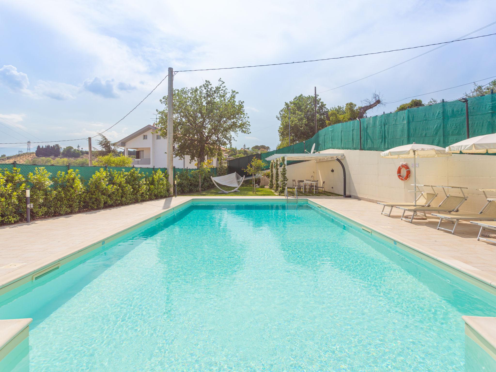 Photo 21 - Appartement de 3 chambres à Collecorvino avec piscine privée et jardin