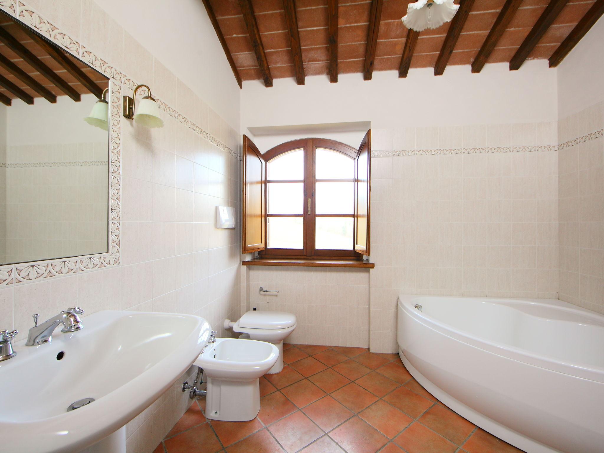 Photo 16 - 5 bedroom House in Casole d'Elsa with private pool and garden