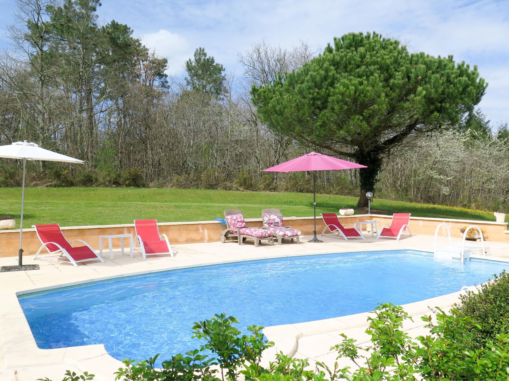 Foto 18 - Casa de 2 quartos em Blanquefort-sur-Briolance com piscina privada e jardim