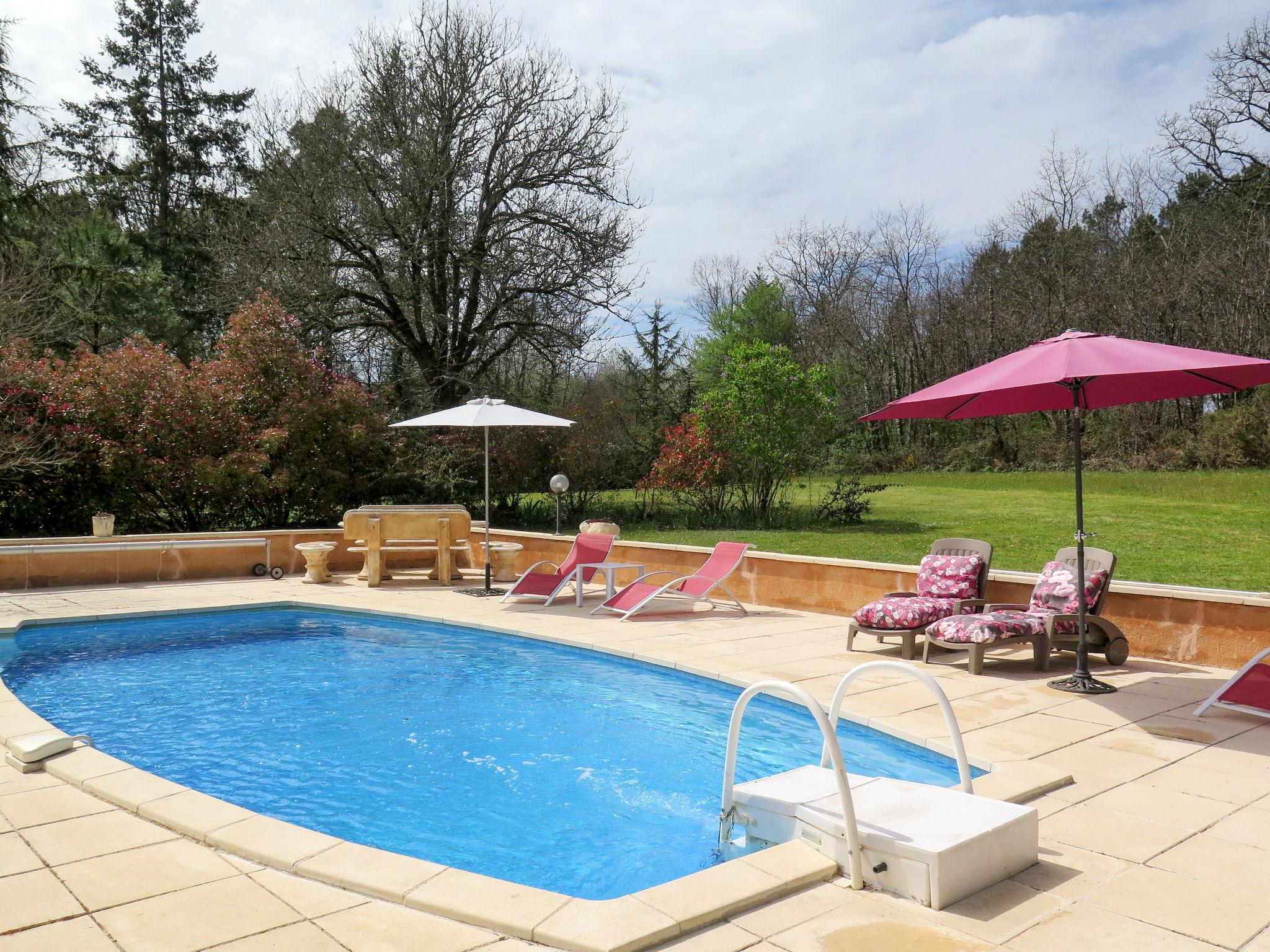 Photo 19 - Maison de 2 chambres à Blanquefort-sur-Briolance avec piscine privée et jardin