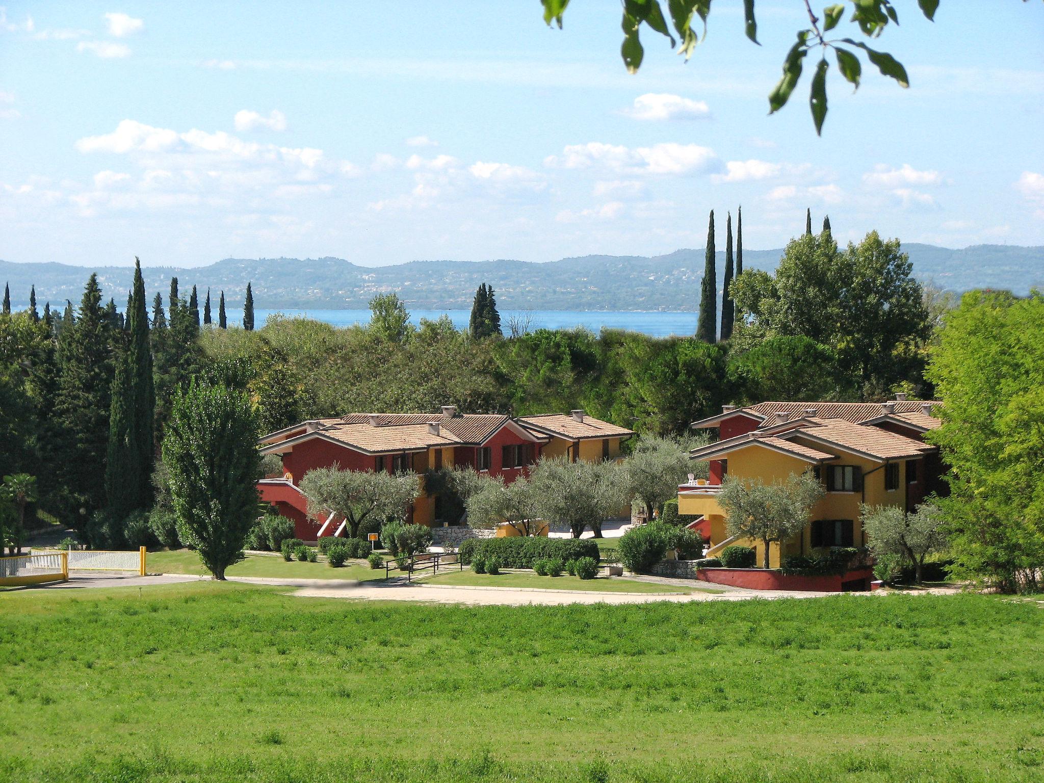 Foto 3 - Apartamento de 1 habitación en Costermano sul Garda con piscina y vistas a la montaña