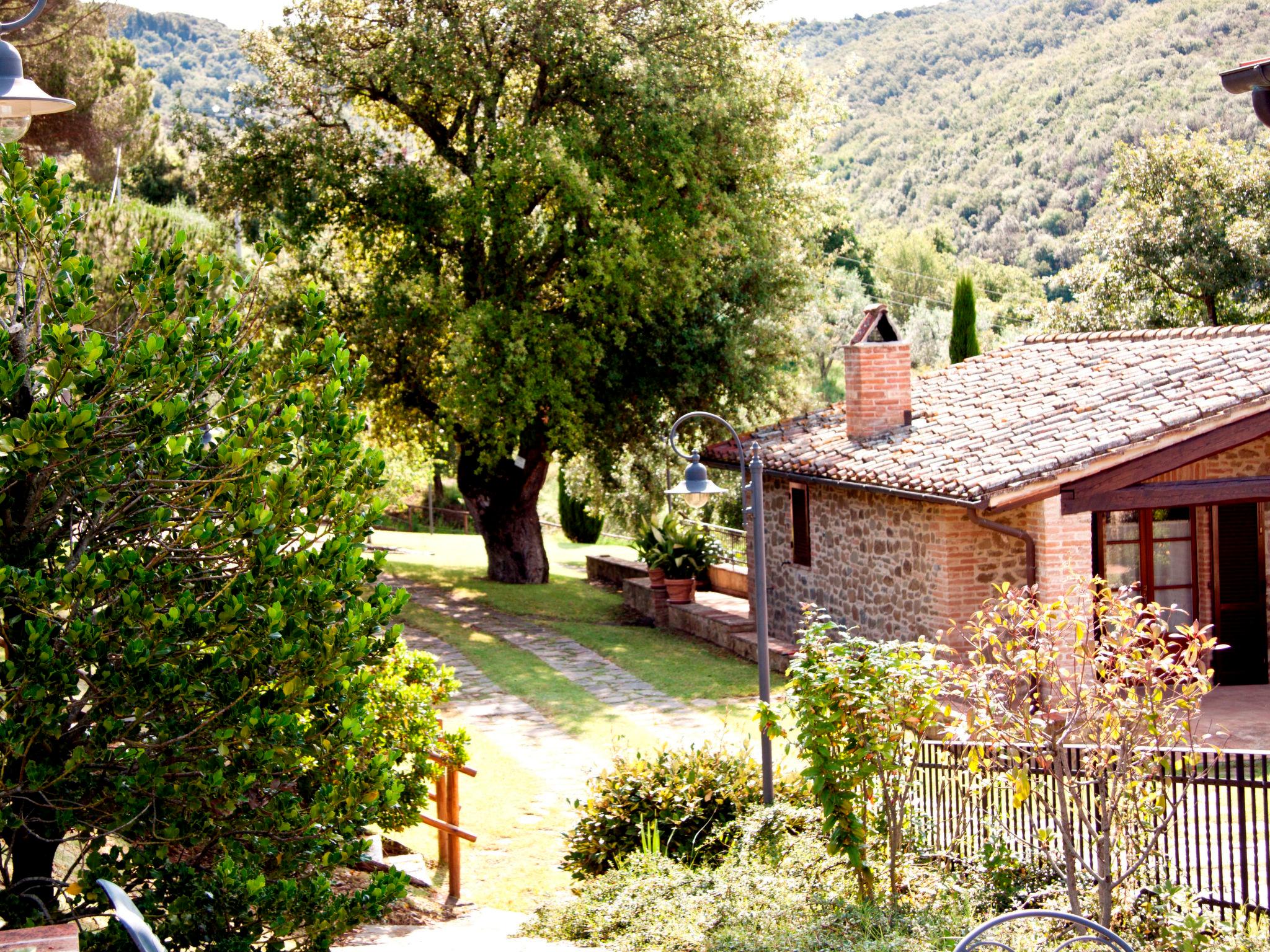 Foto 20 - Casa de 2 quartos em Paciano com piscina e jardim