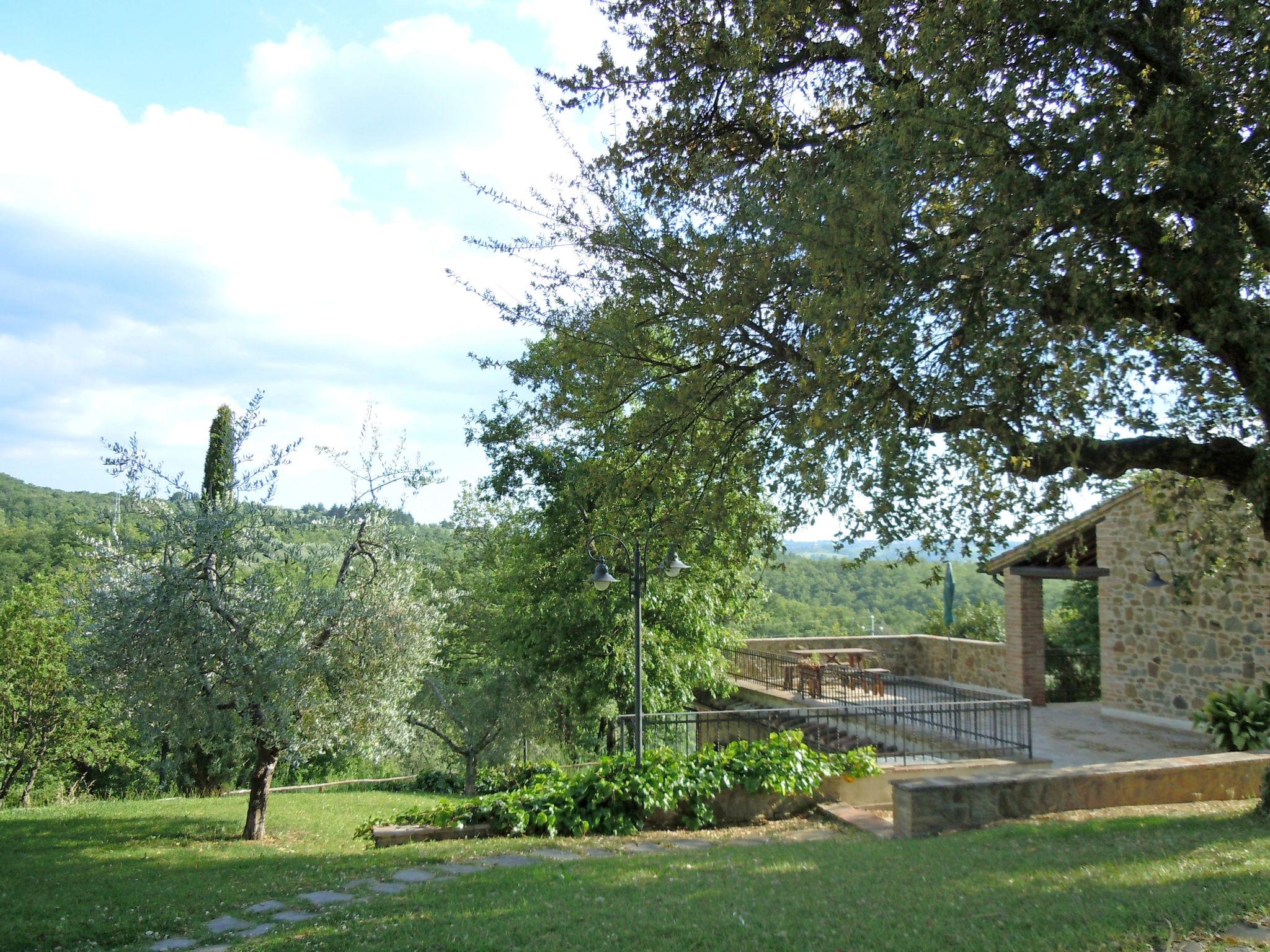 Foto 19 - Casa de 2 quartos em Paciano com piscina e jardim