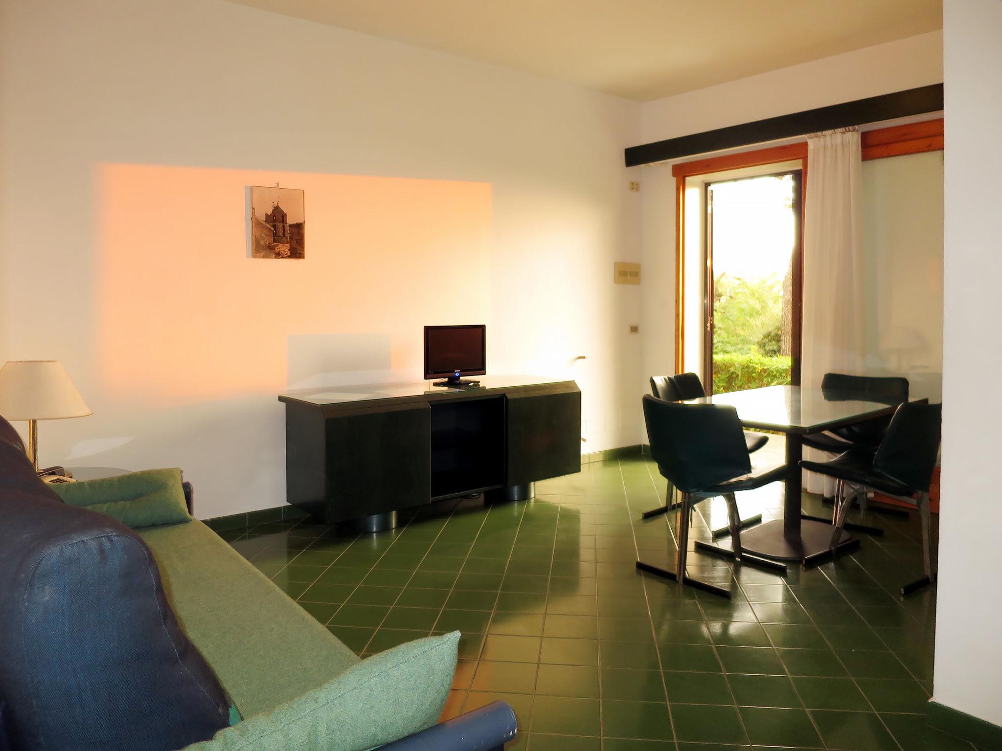 Photo 9 - 1 bedroom Apartment in Sperlonga with swimming pool and garden