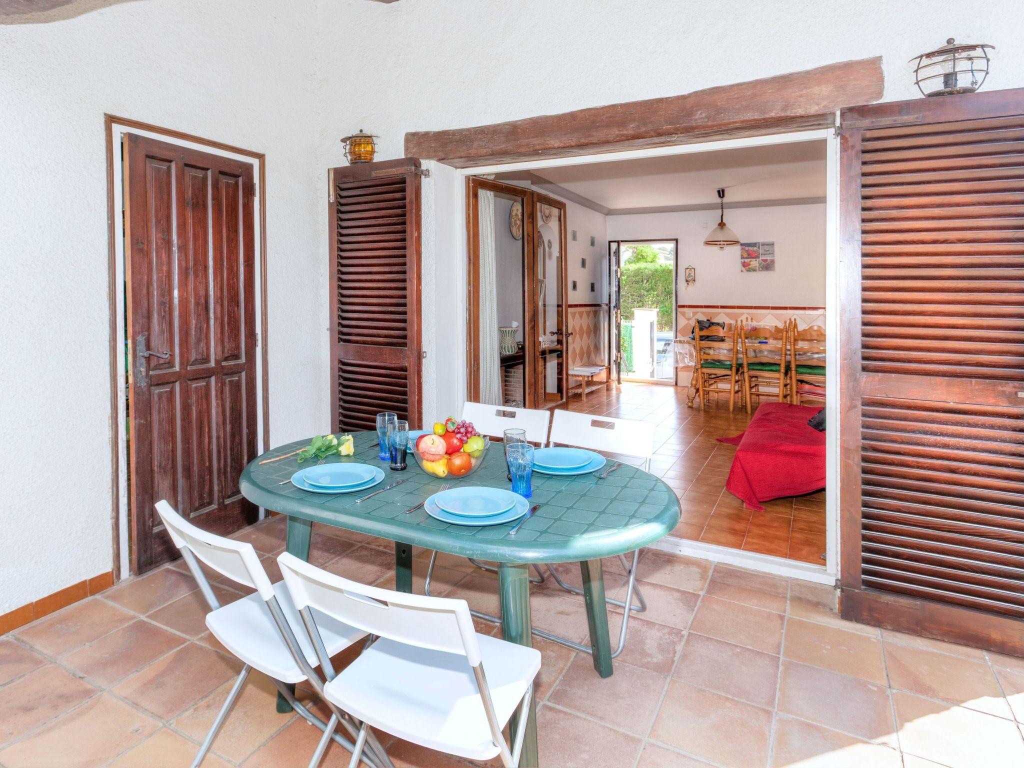 Photo 2 - 2 bedroom House in l'Escala with garden and terrace