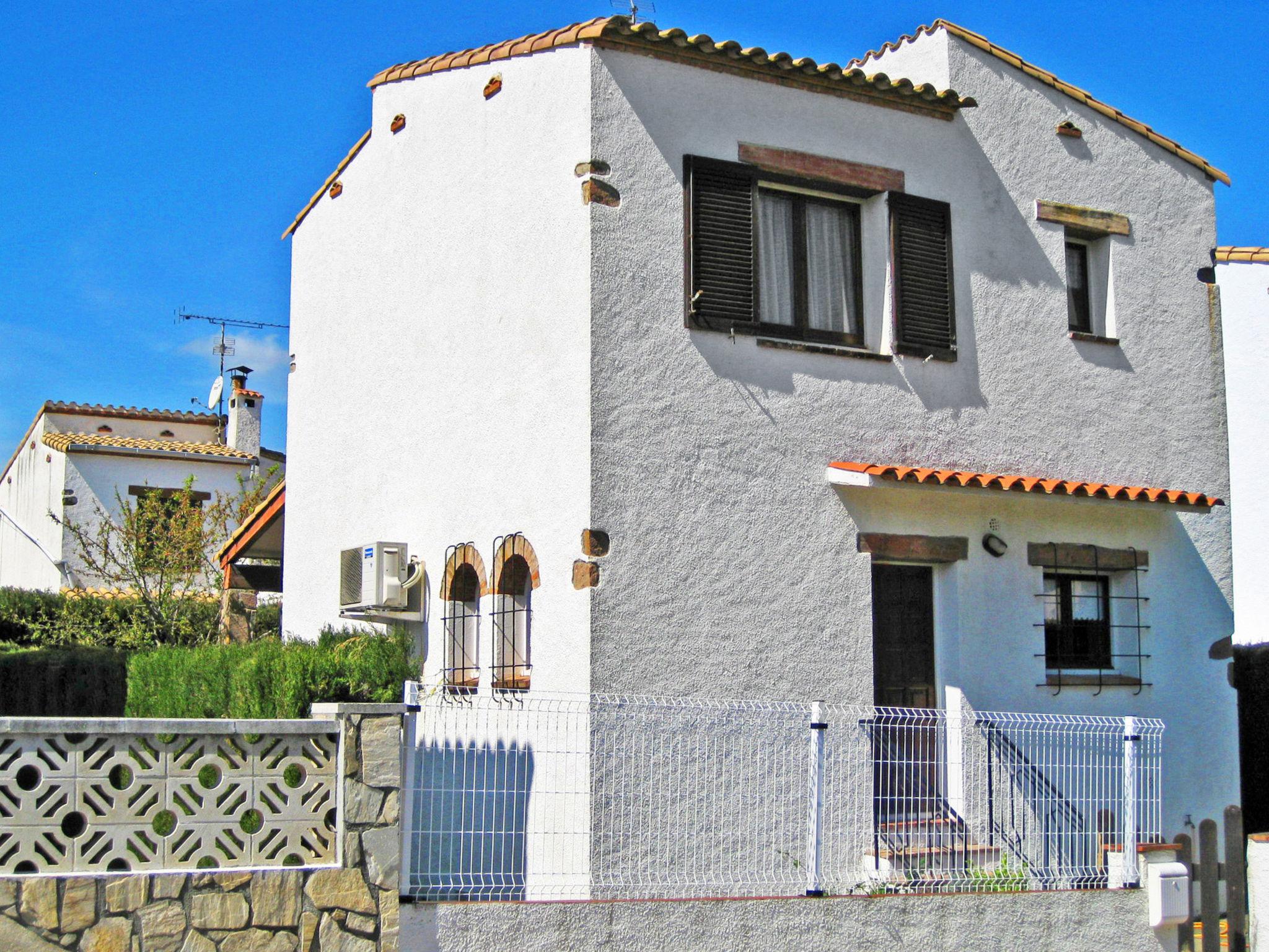 Photo 14 - Maison de 2 chambres à l'Escala avec jardin et vues à la mer