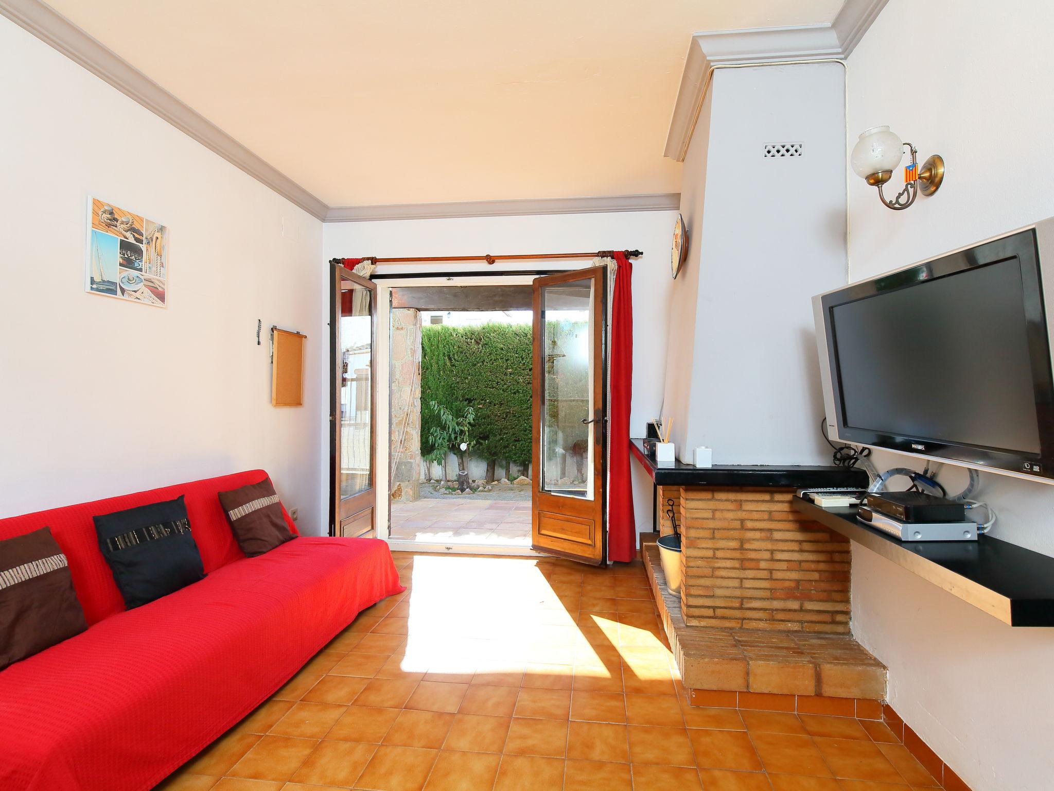 Photo 6 - 2 bedroom House in l'Escala with garden and terrace