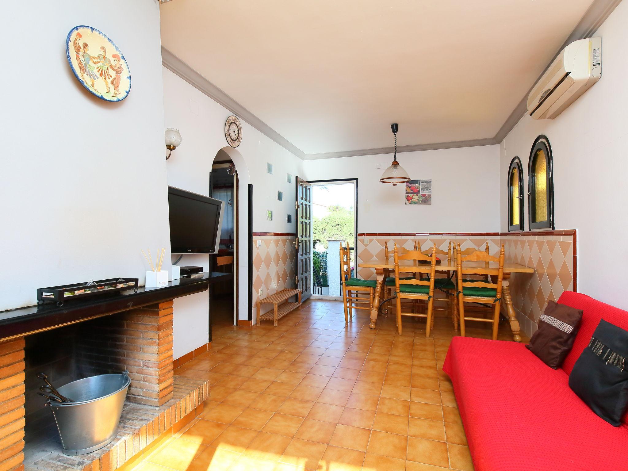 Photo 3 - 2 bedroom House in l'Escala with garden and sea view