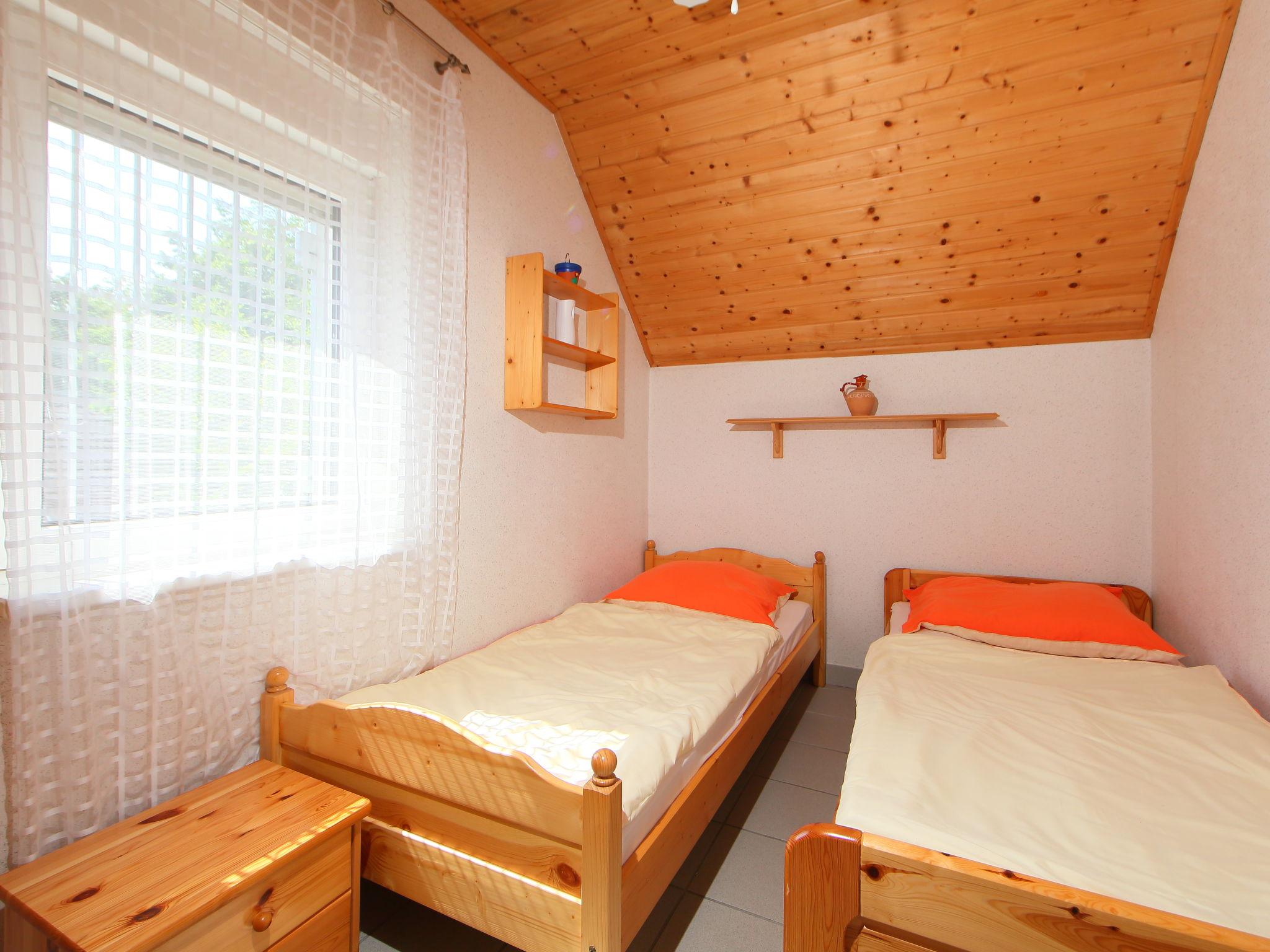 Foto 9 - Casa con 3 camere da letto a Fonyód con giardino e vista mare