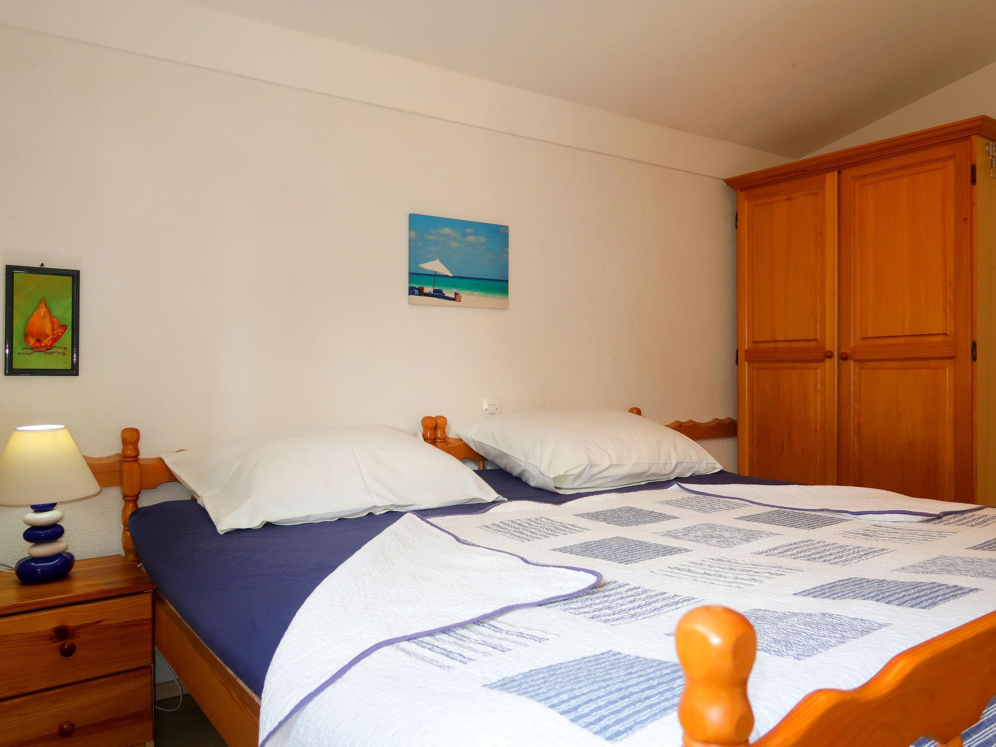 Foto 16 - Apartamento de 2 quartos em Dobrinj com terraço e vistas do mar