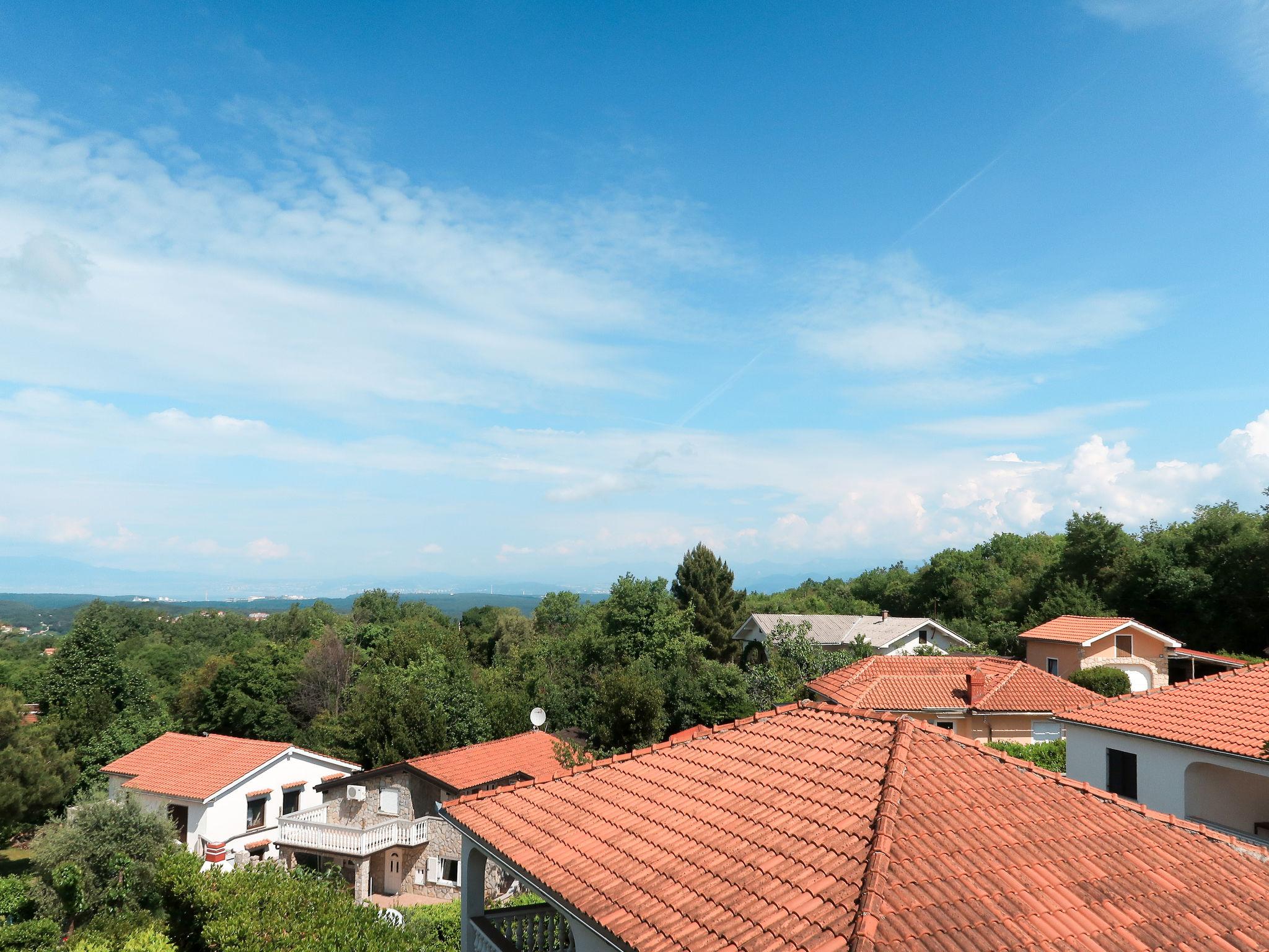 Foto 20 - Apartamento de 2 quartos em Dobrinj com jardim e terraço